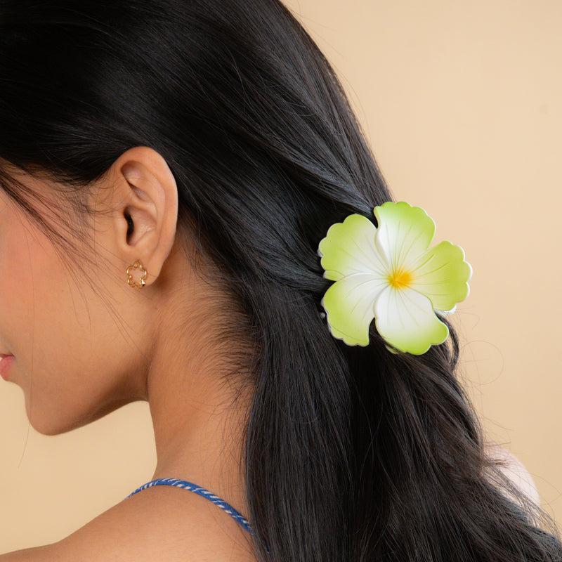 Grip test photoclip in thick hair
