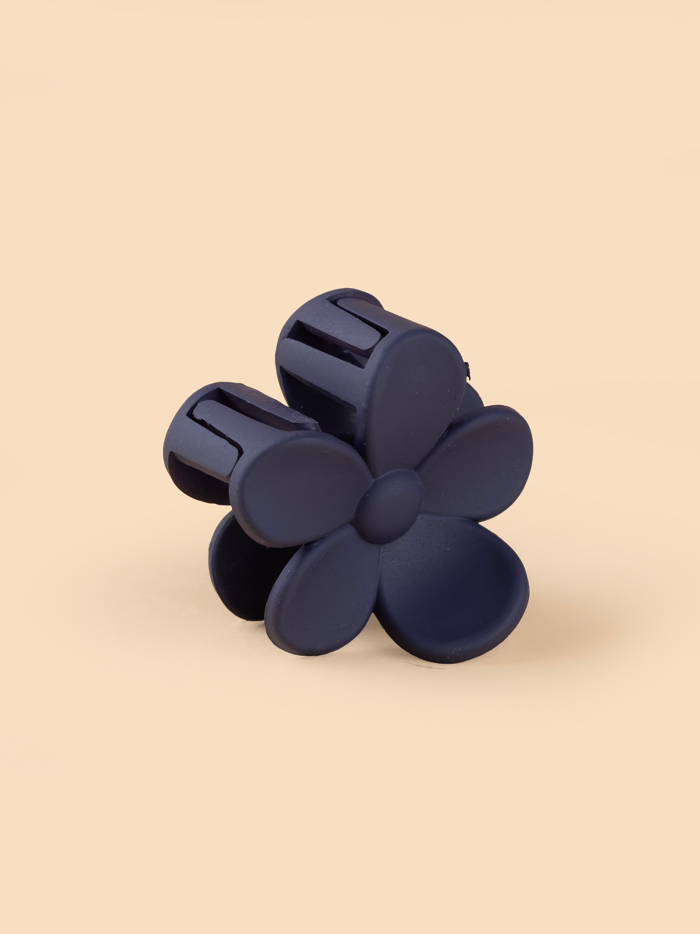 Matte Daisy Claw - Small