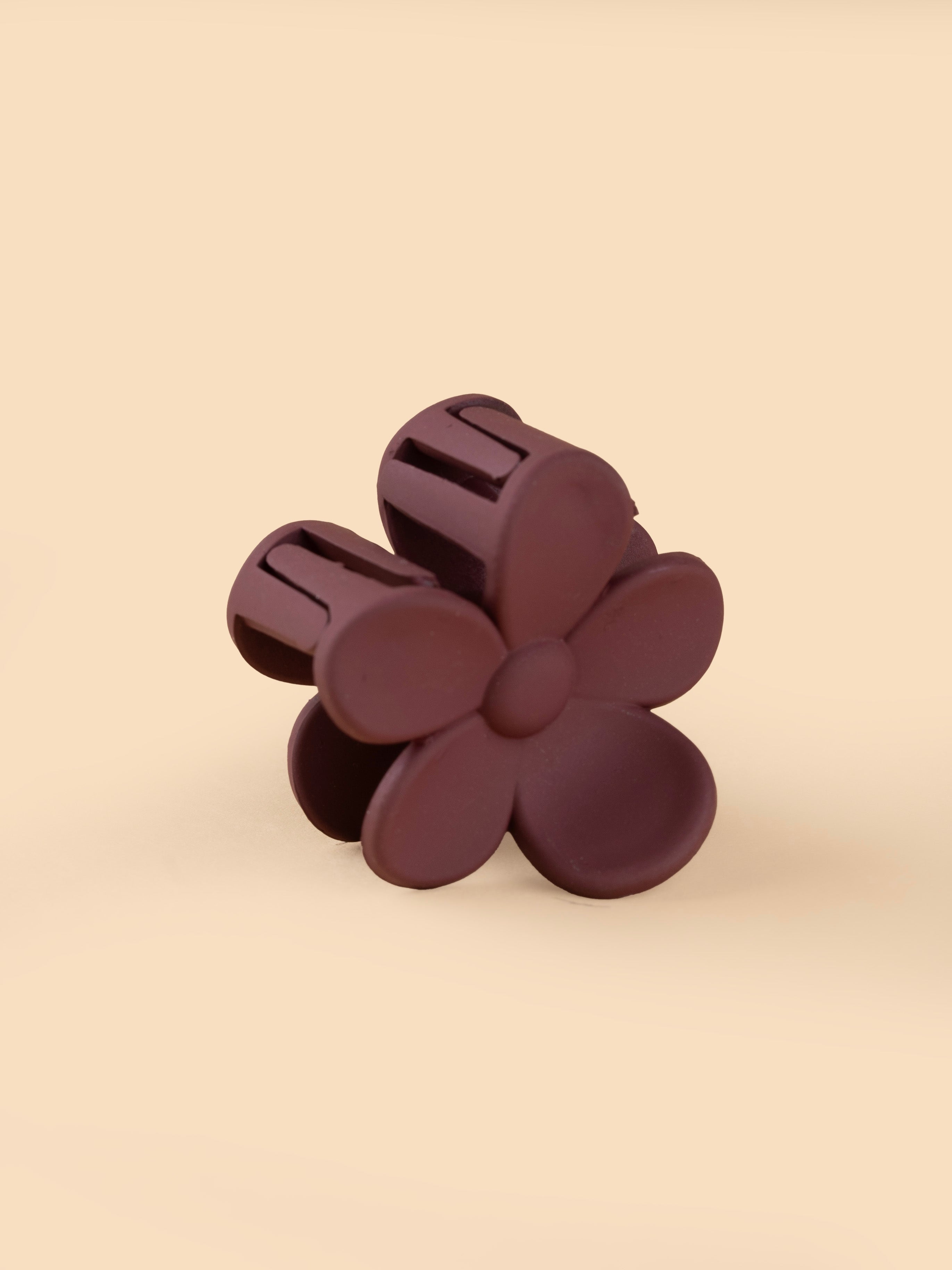 Matte Daisy Claw - Small