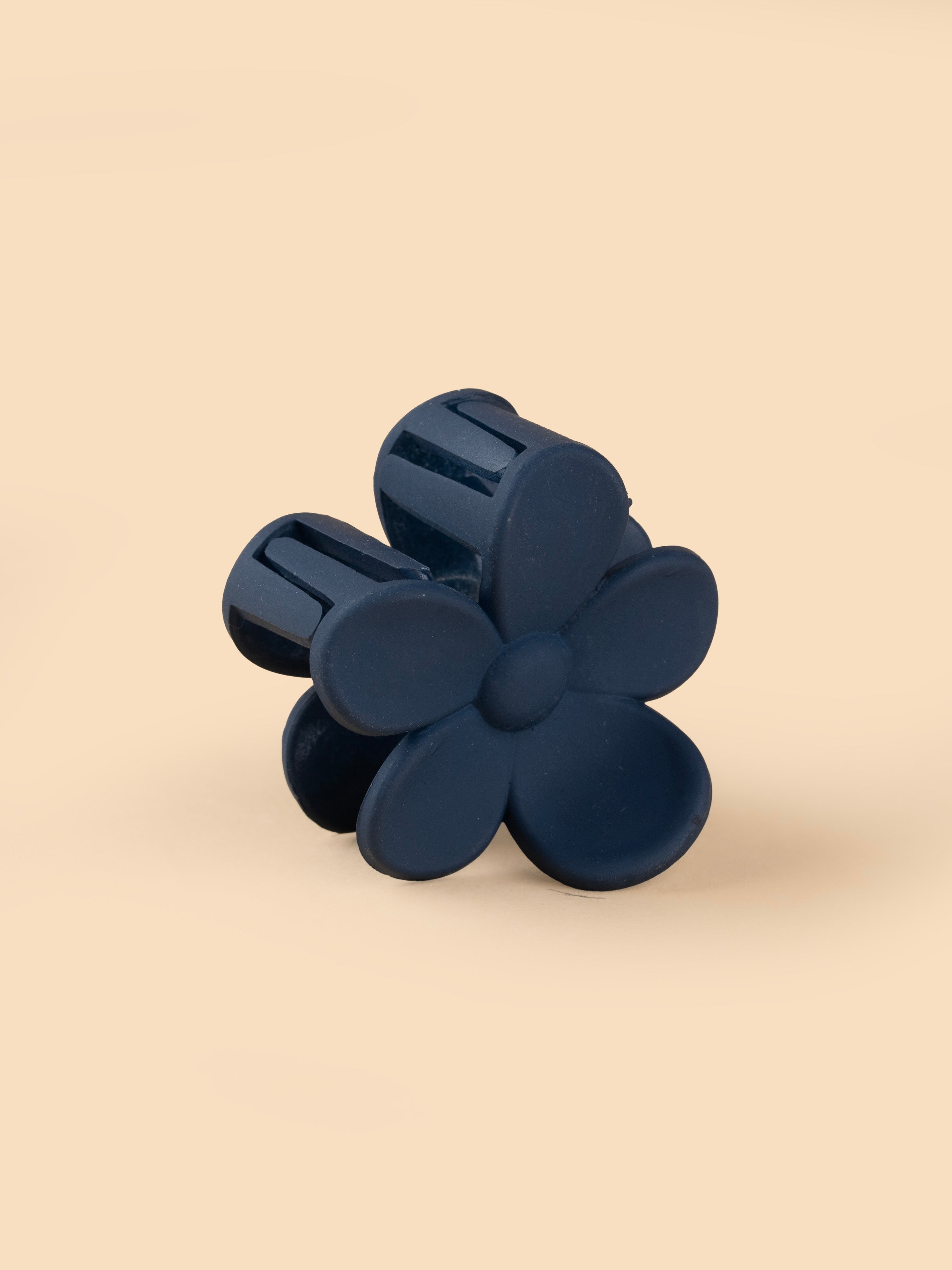 Matte Daisy Claw - Small