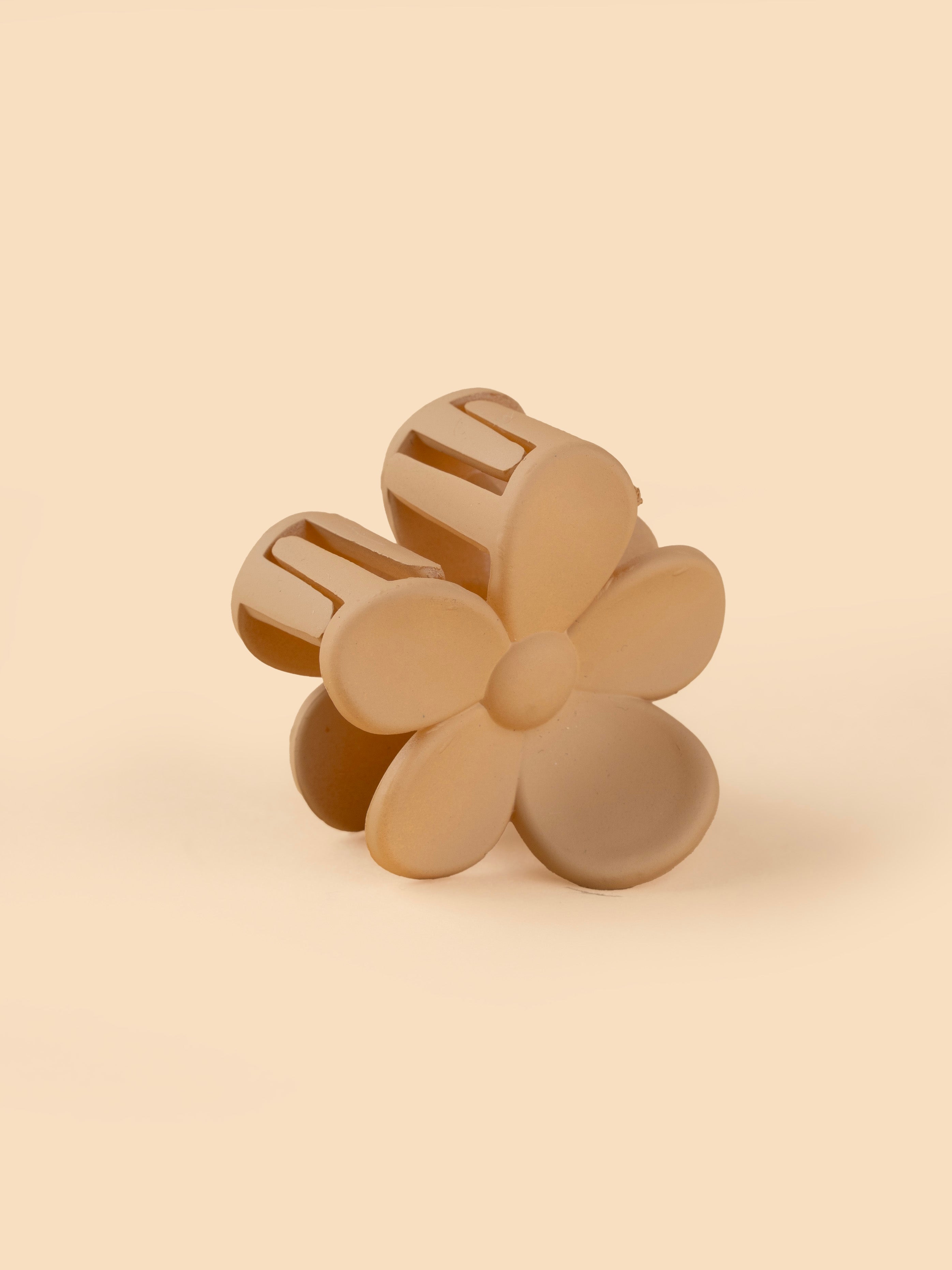 Matte Daisy Claw - Small