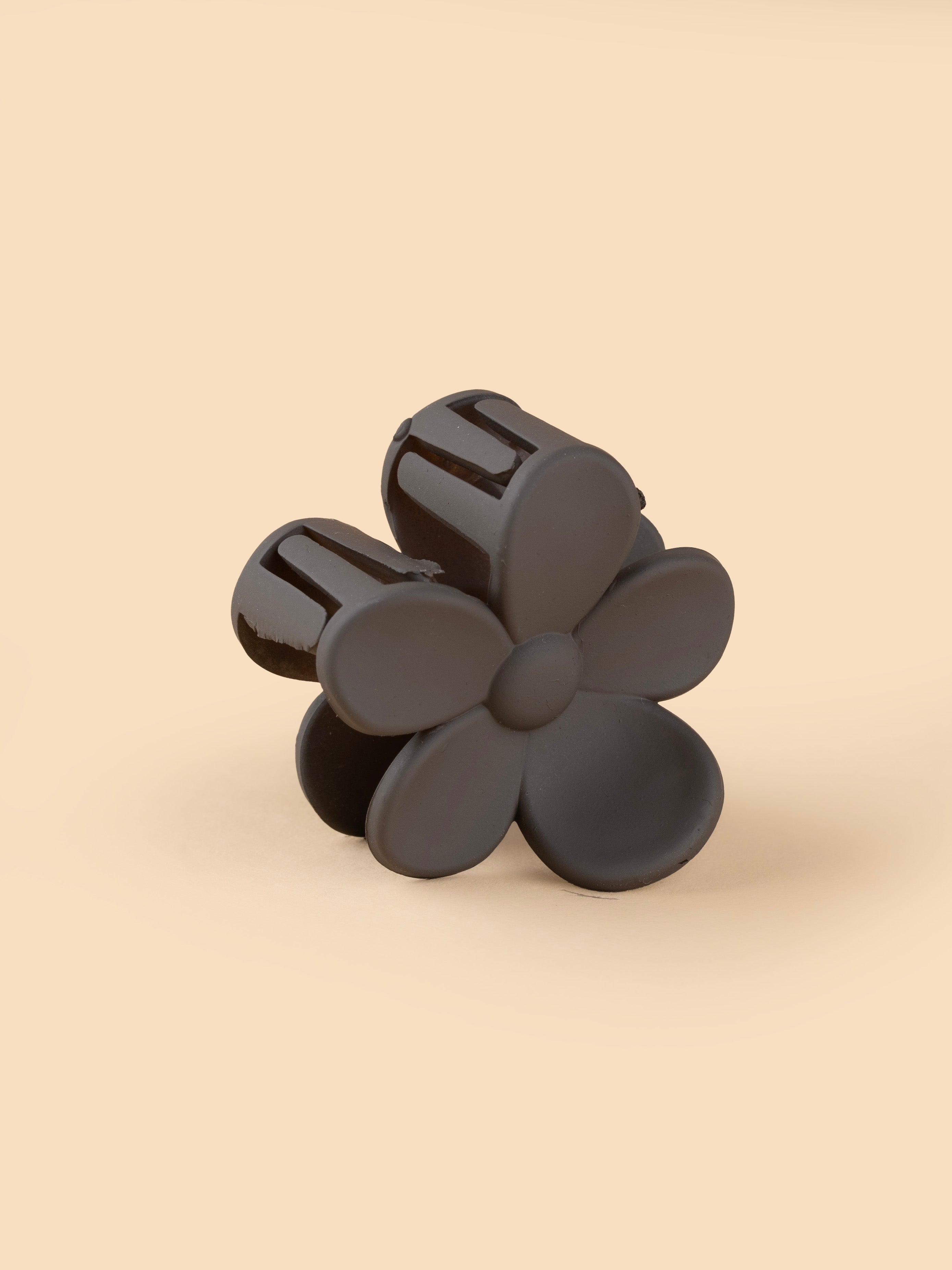 Matte Daisy Claw - Small