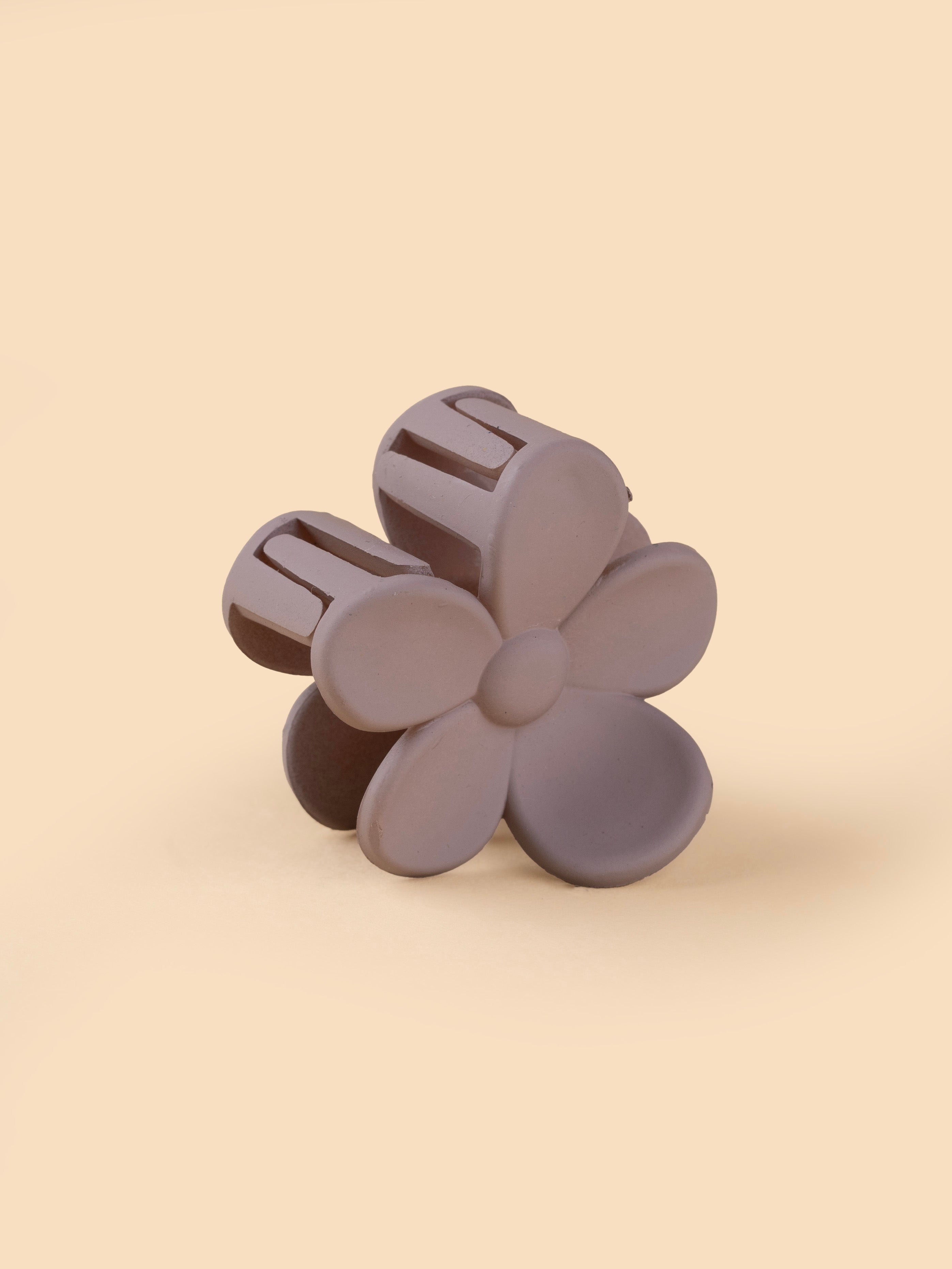Matte Daisy Claw - Small