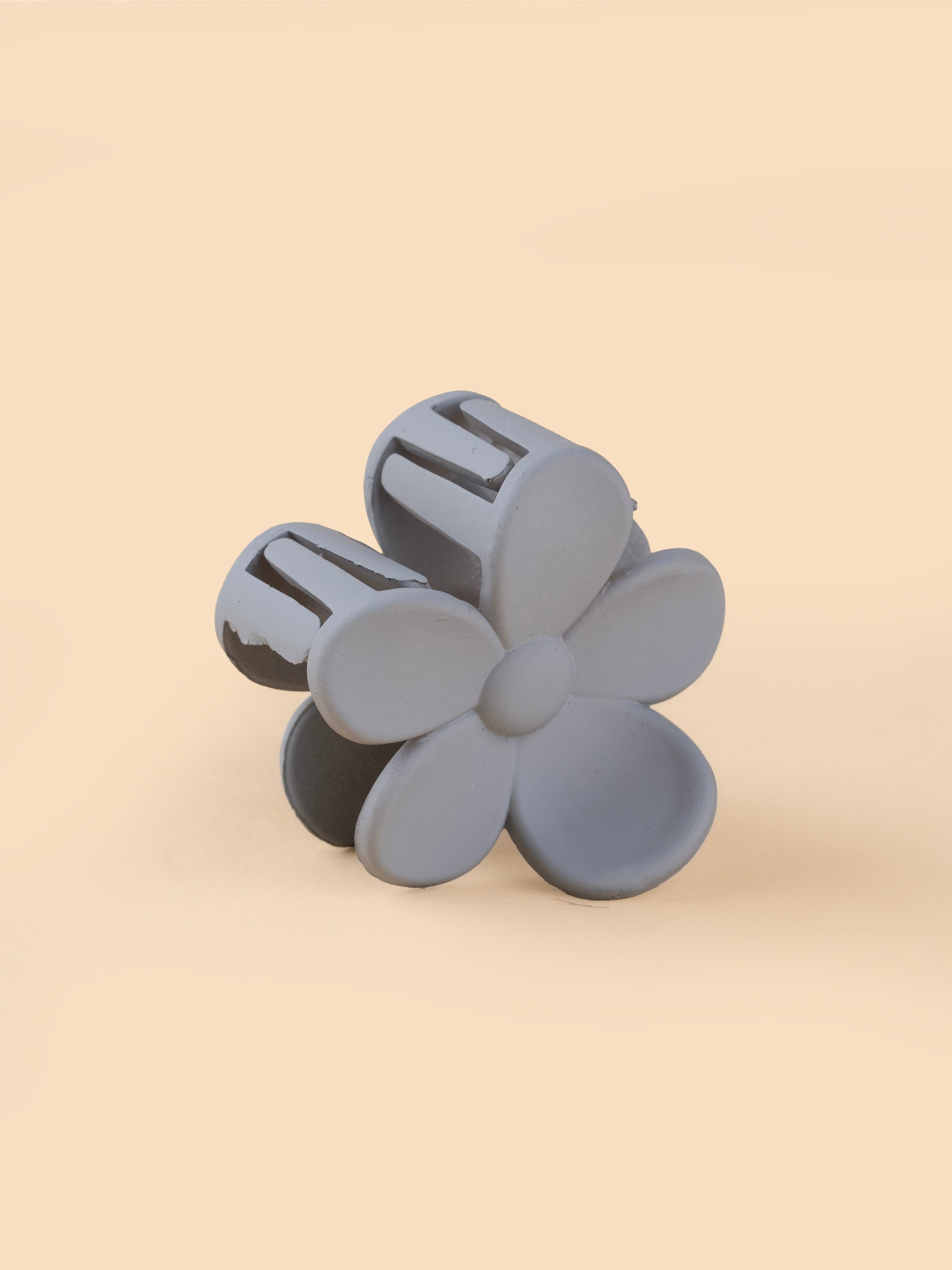 Matte Daisy Claw - Small