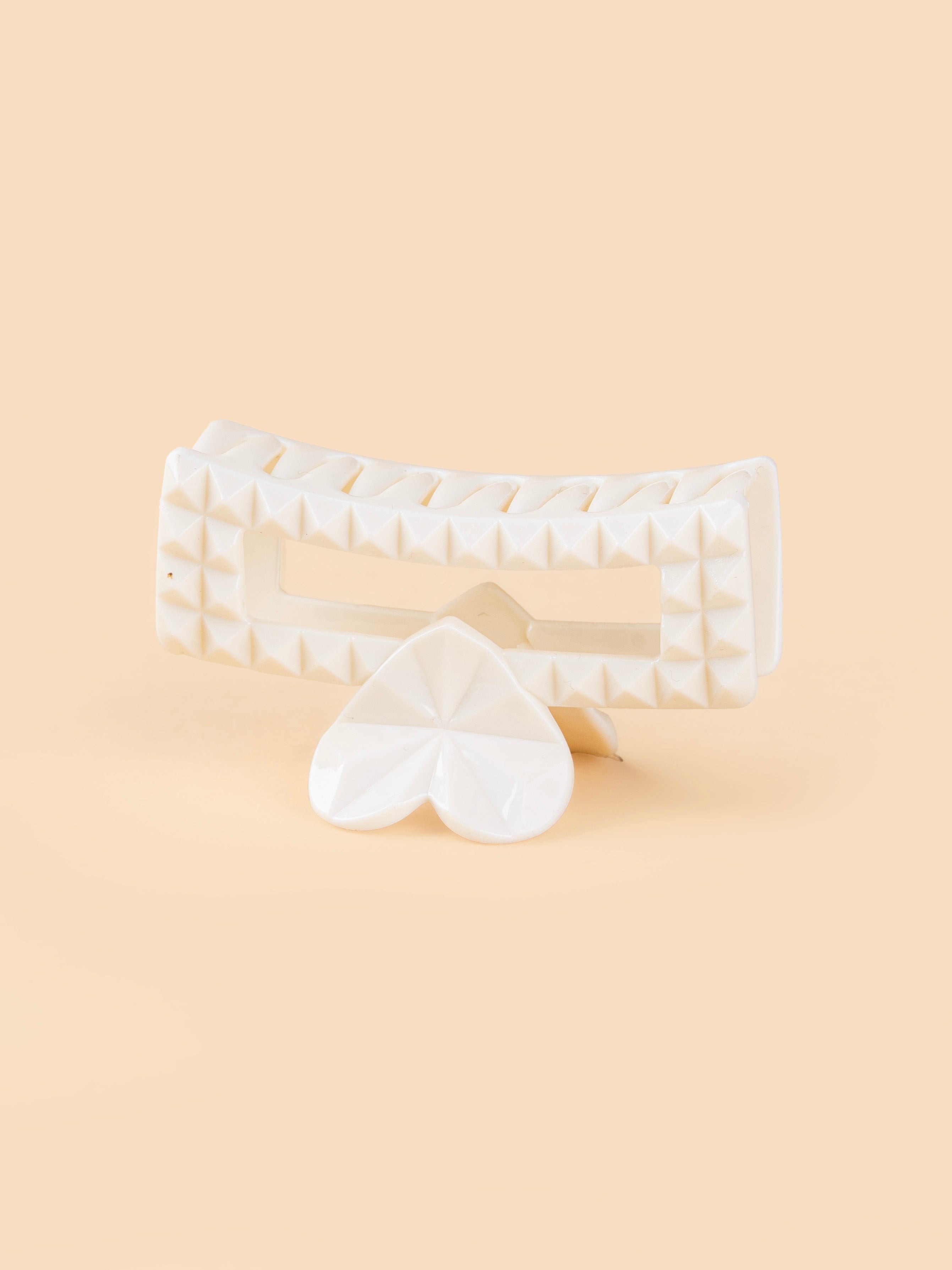 Studded Heart Frame Claw - Medium
