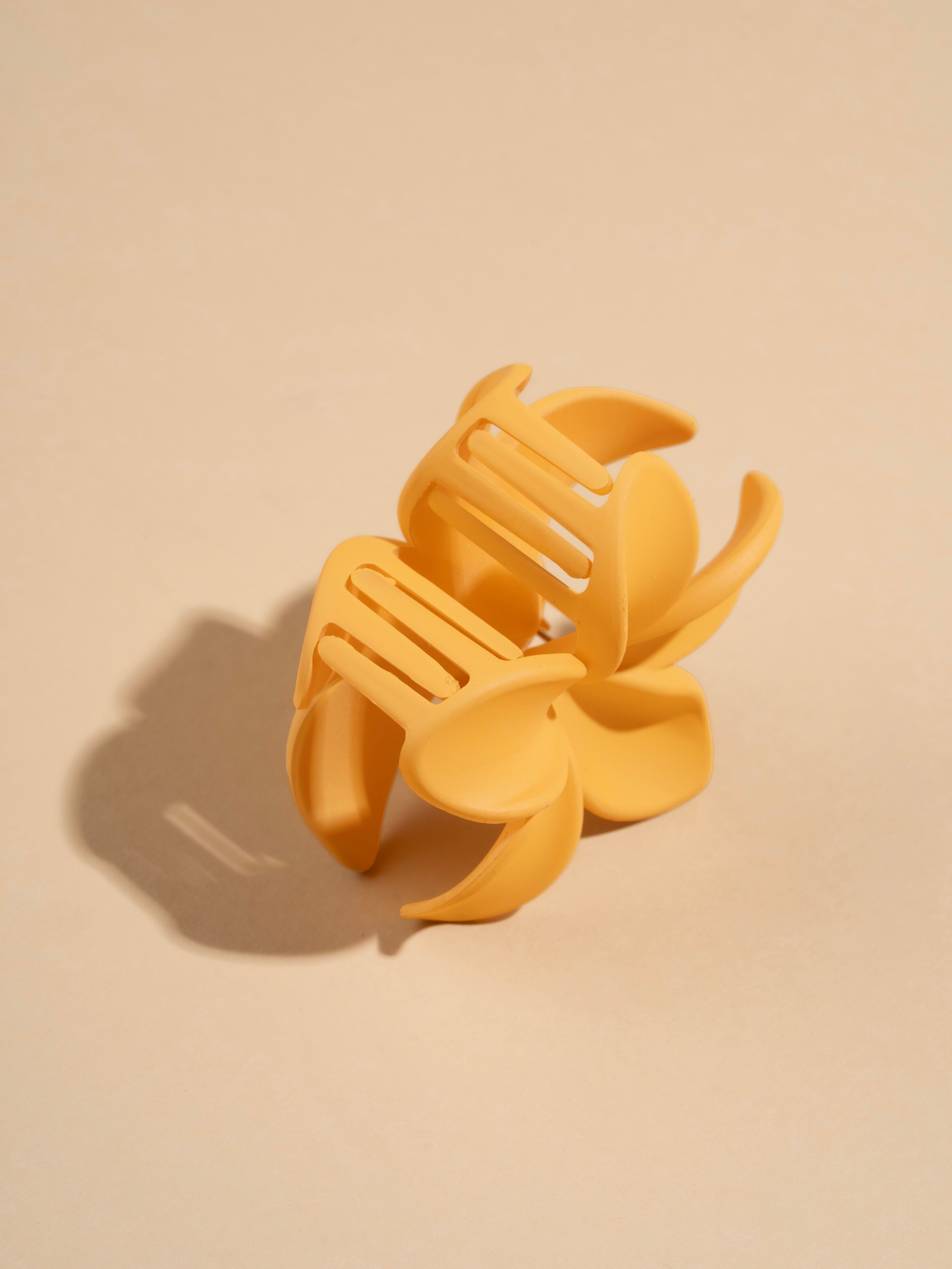 Matte Flower Claw - Large