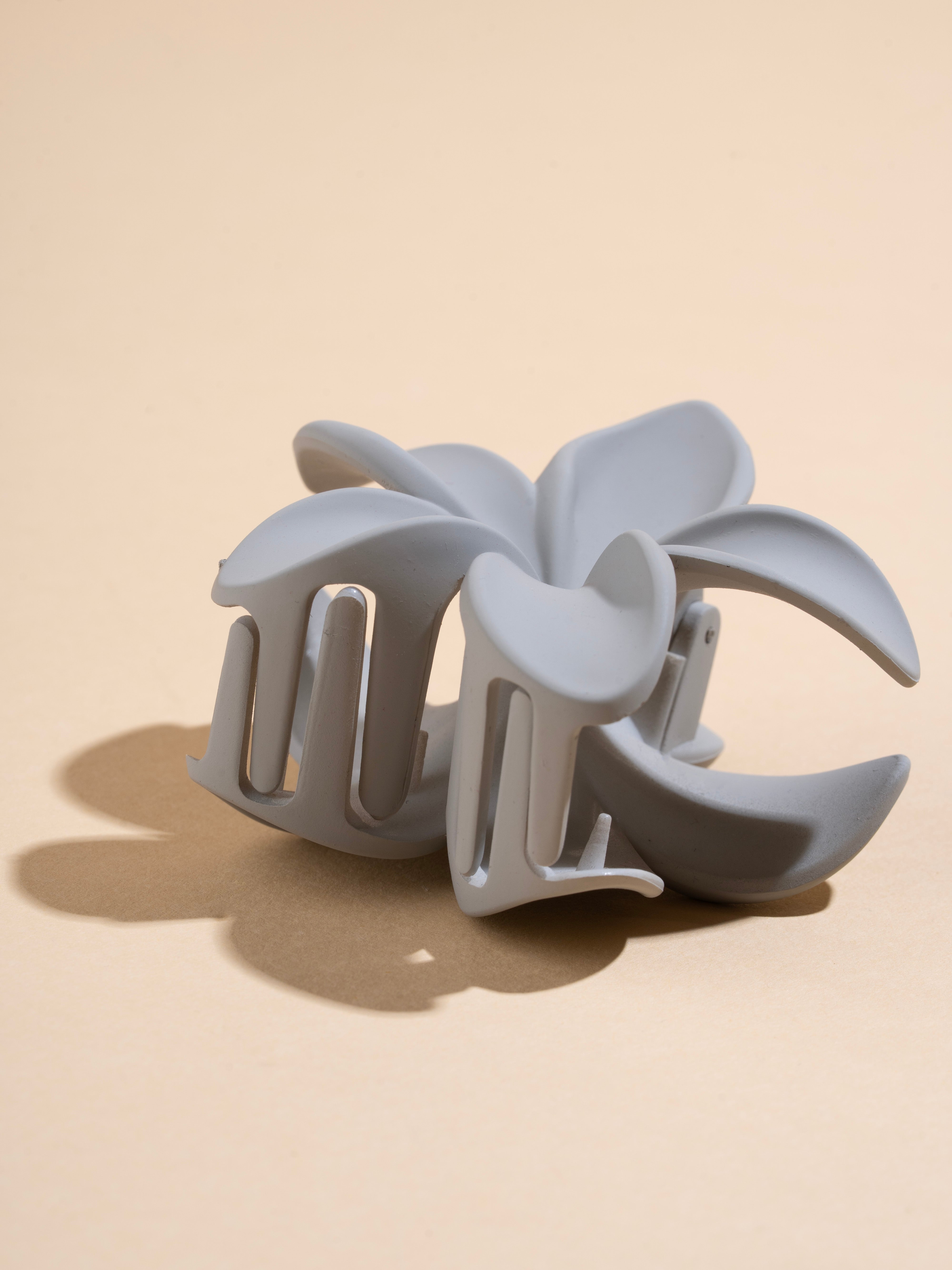Matte Flower Claw - Large