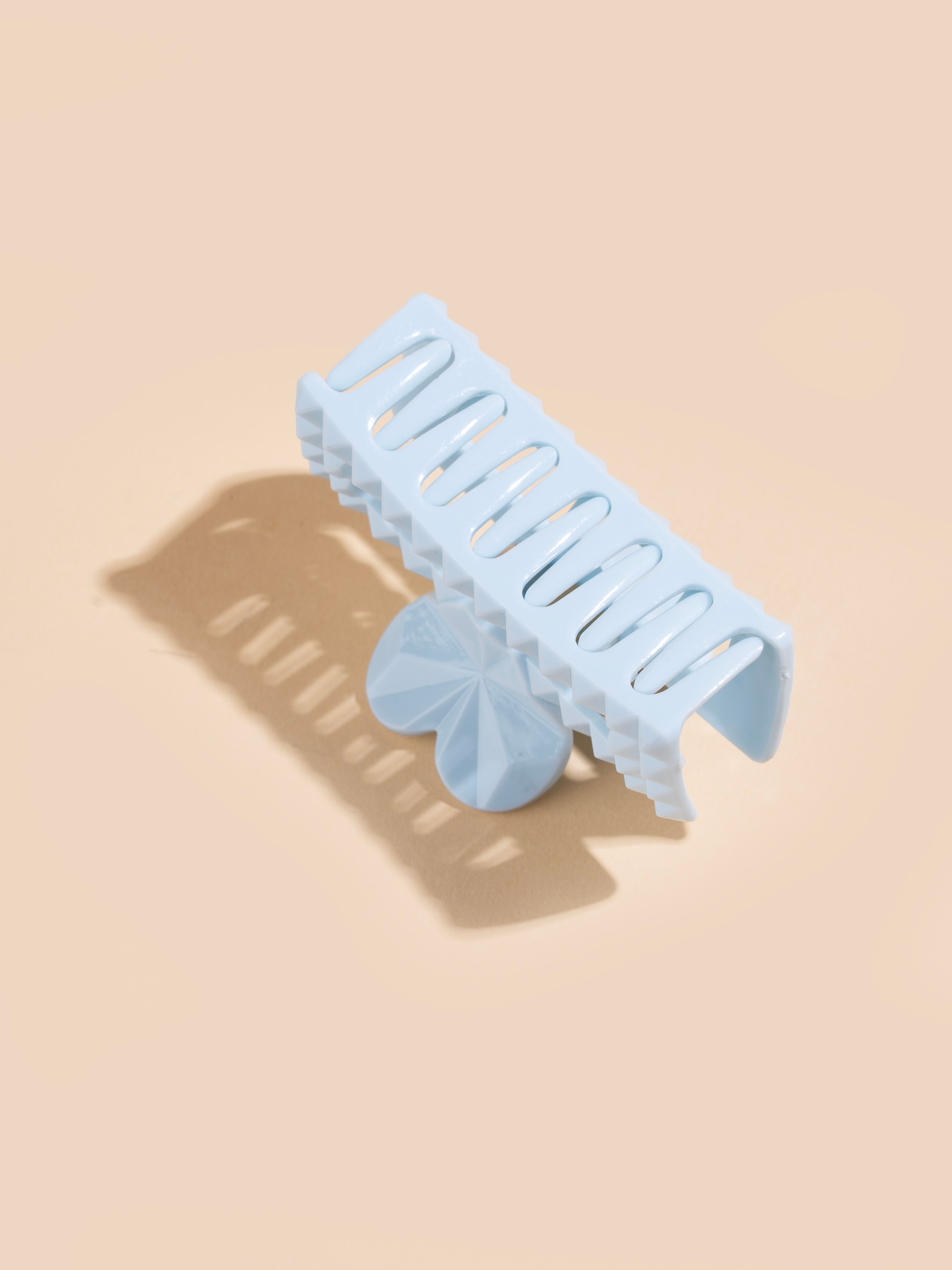 Studded Heart Frame Claw - Medium