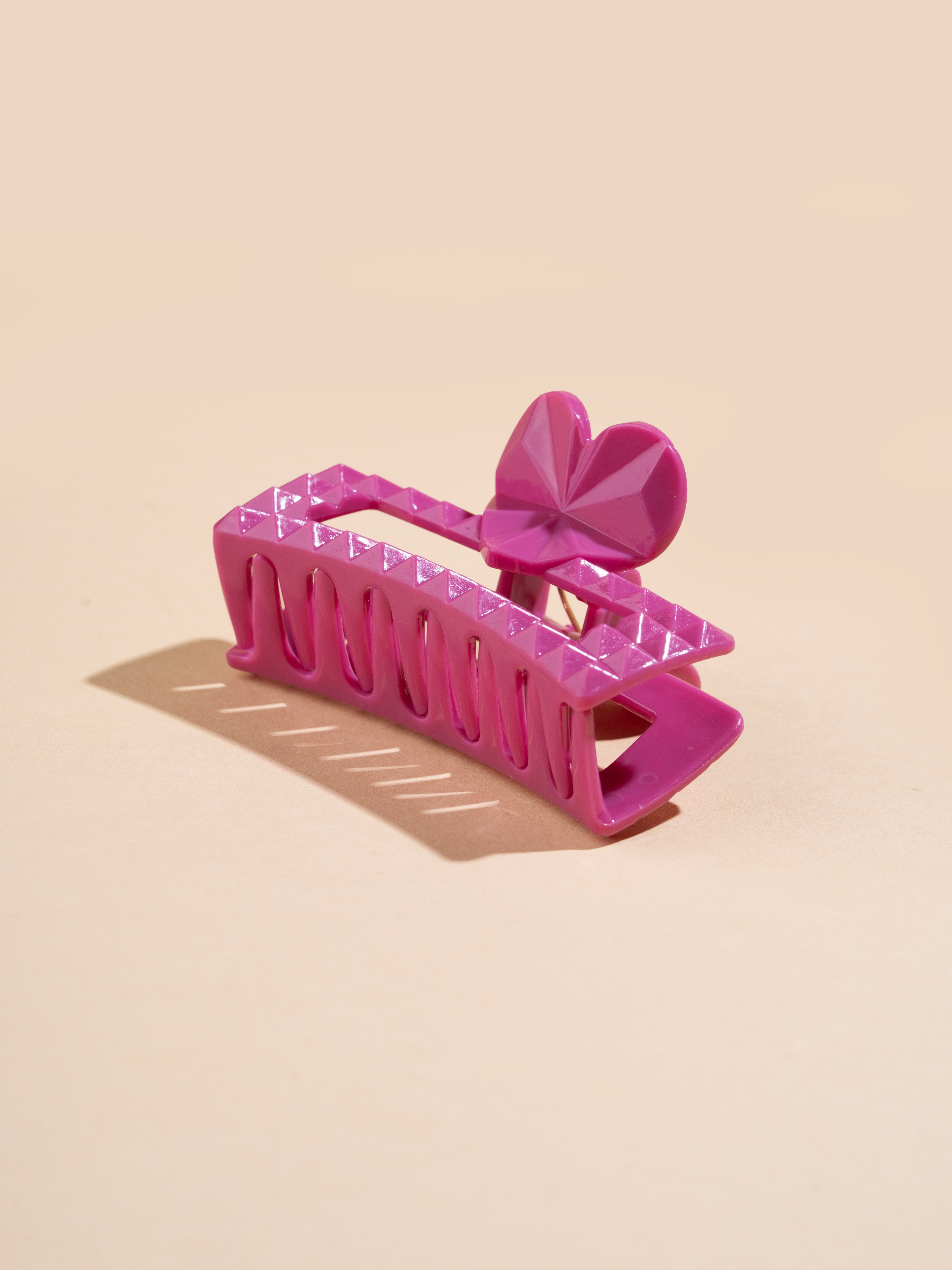 Studded Heart Frame Claw - Medium