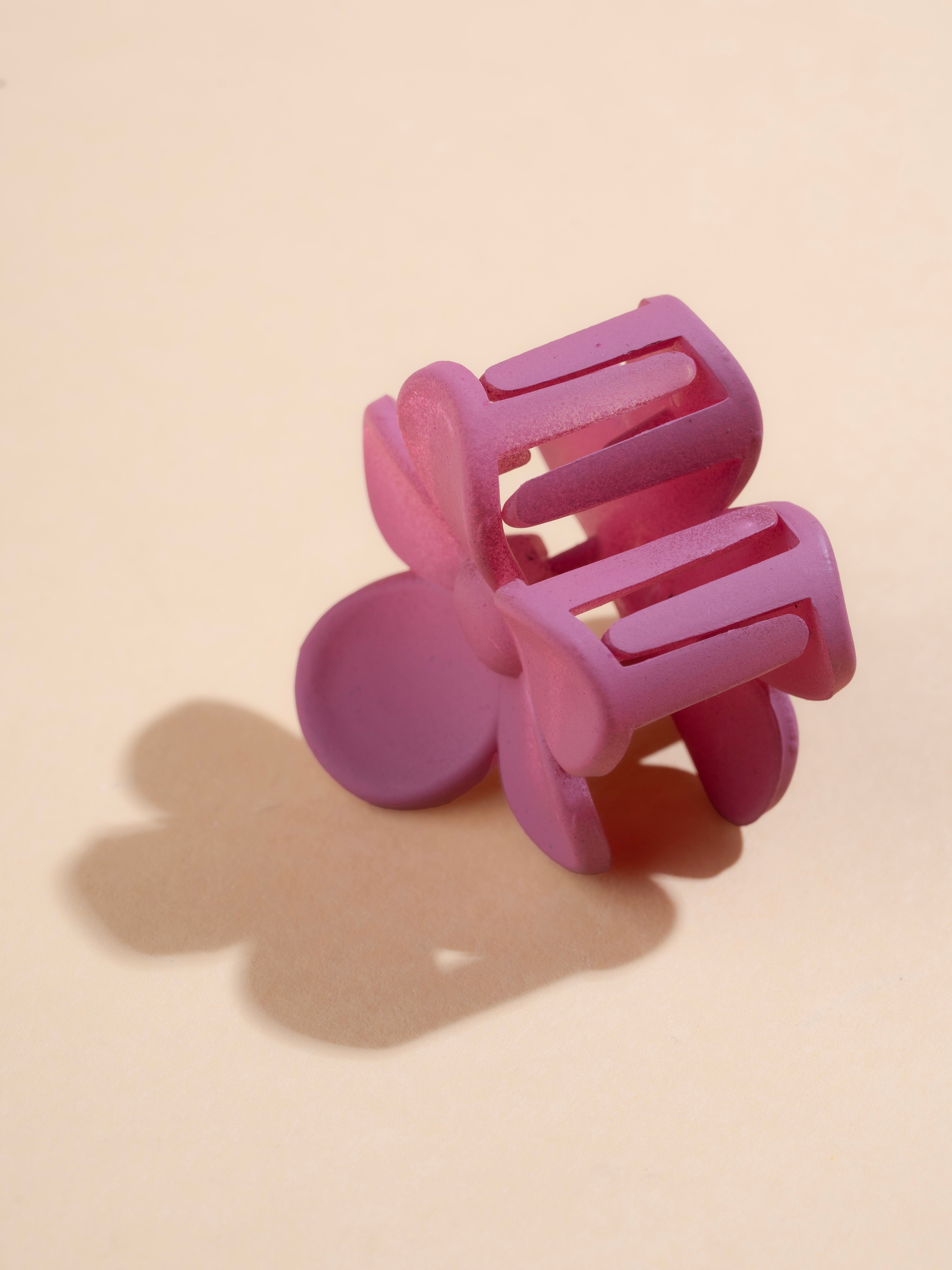 Matte Daisy Claw - Small