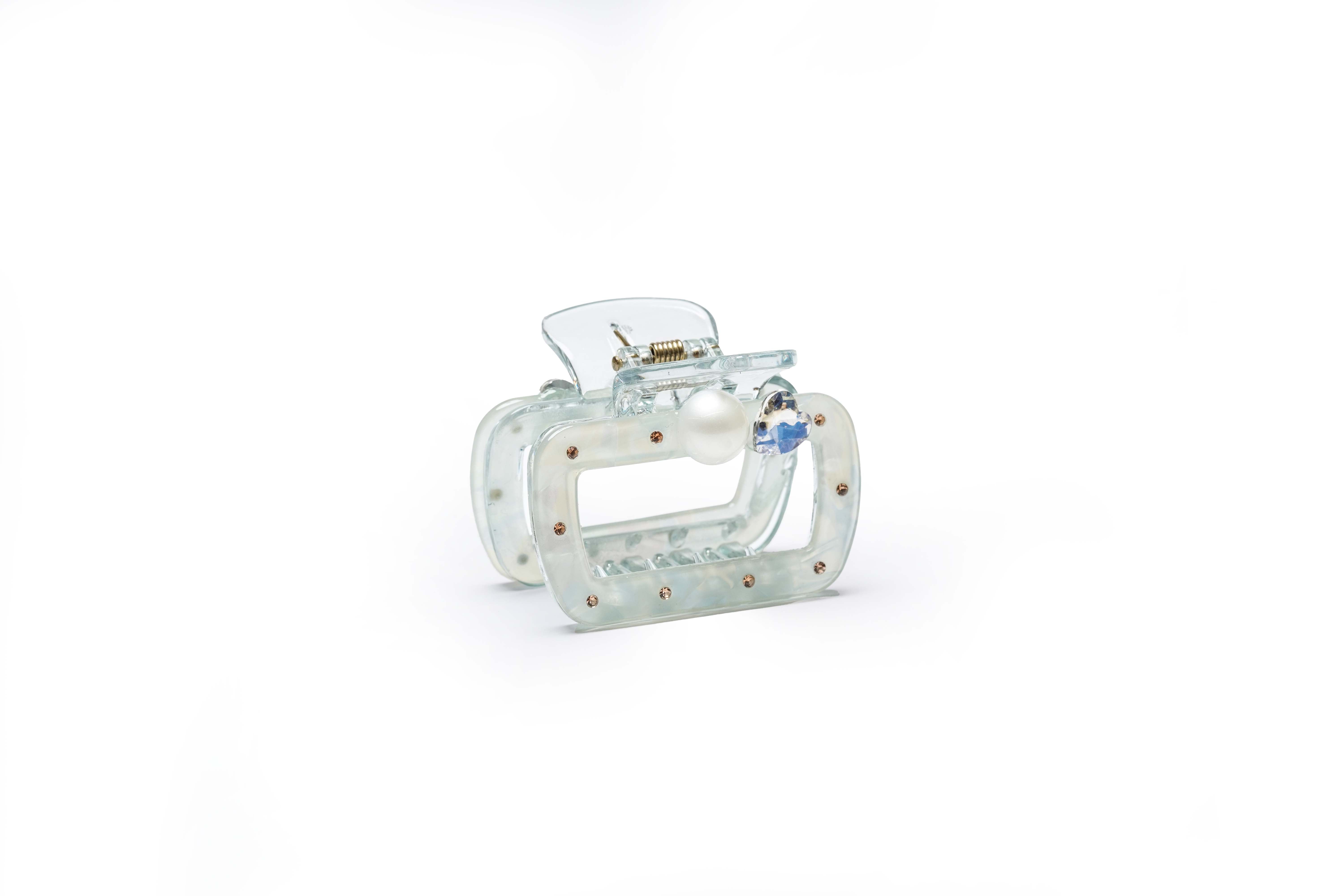 Pearl Frame Hair Claw