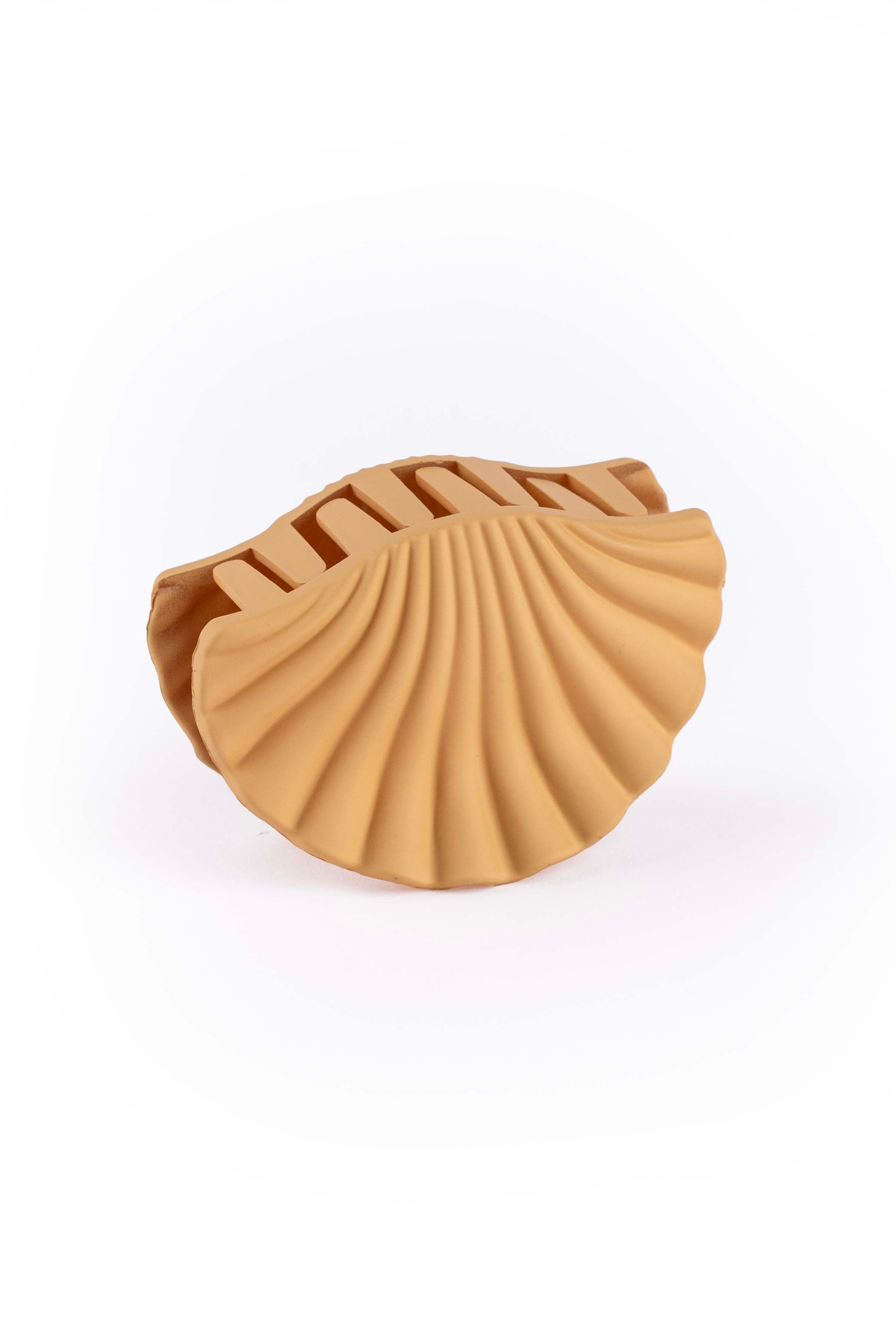 Matte Shell Claw - Medium