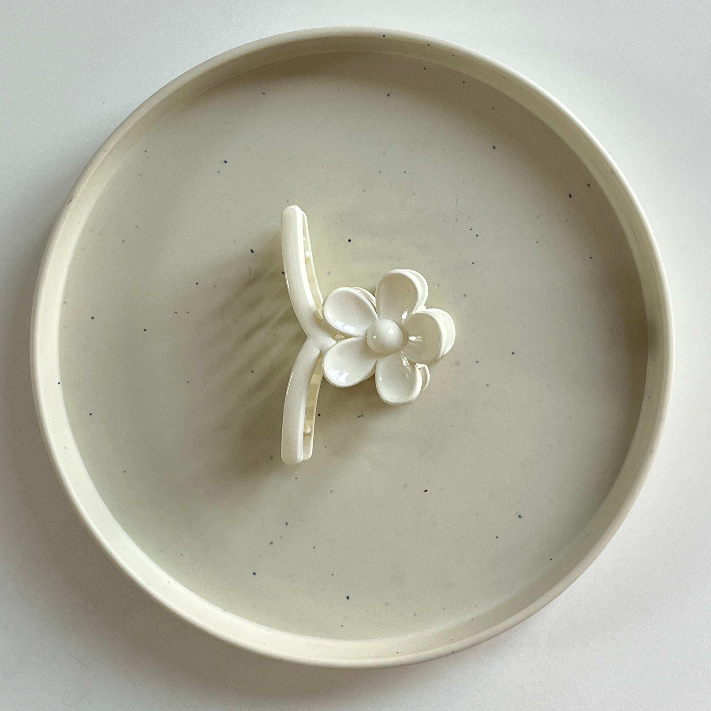 Daisy Arc Medium Hair Claw