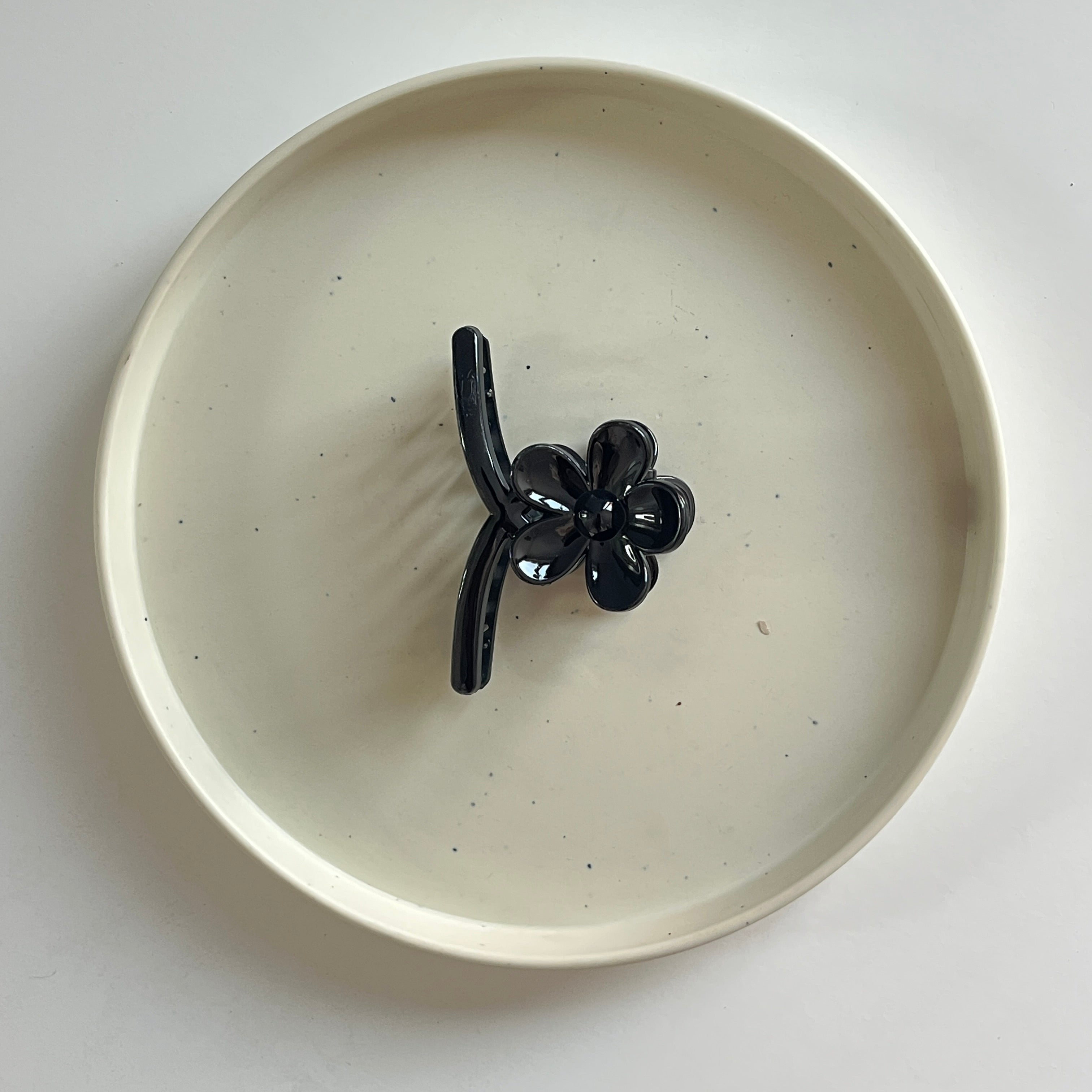 Daisy Arc Medium Hair Claw