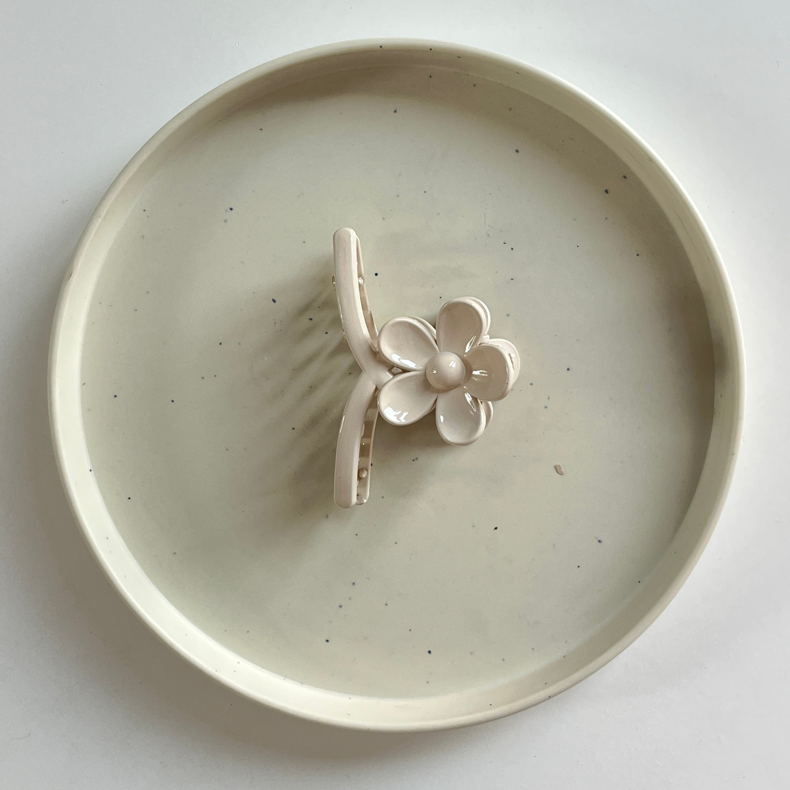 Daisy Arc Medium Hair Claw