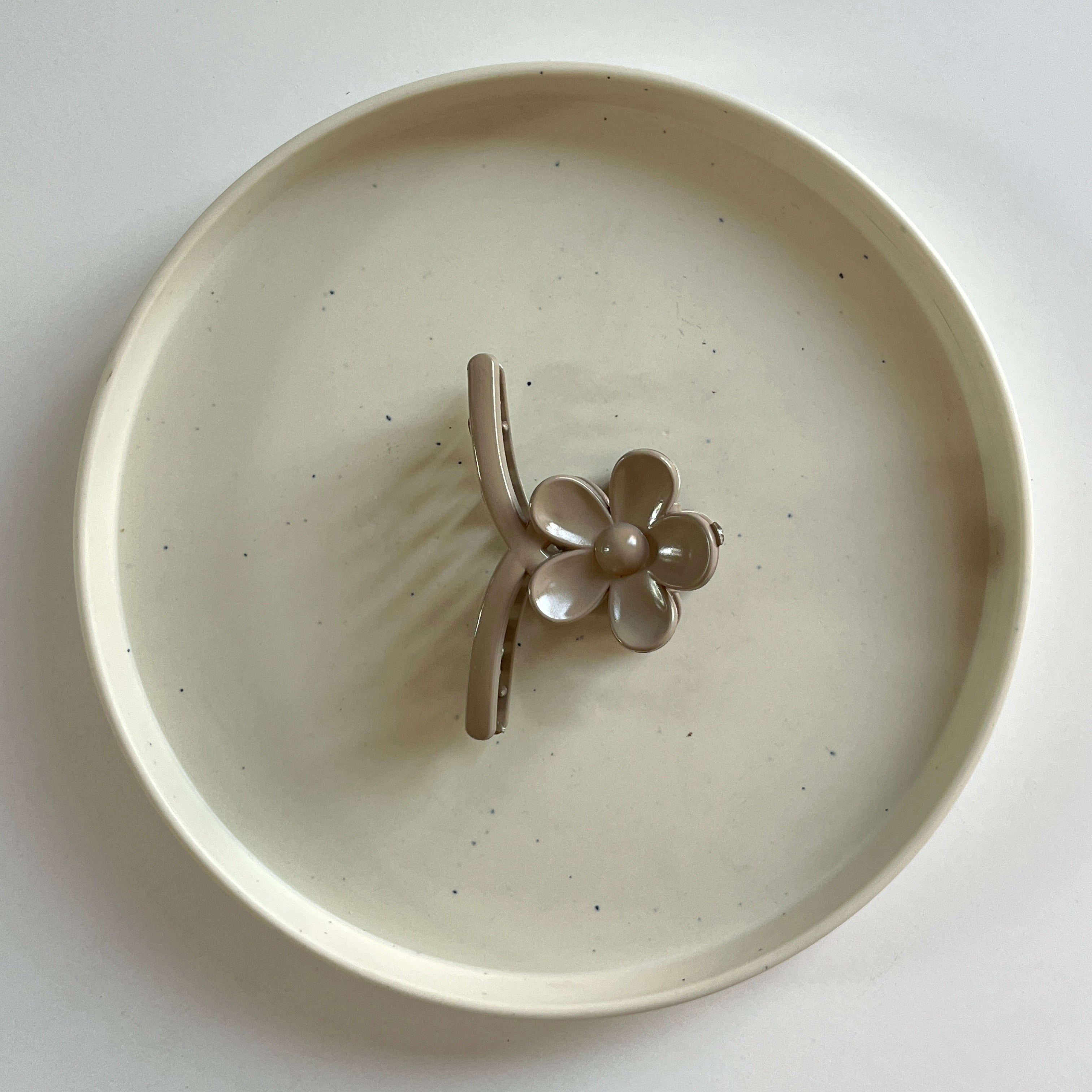 Daisy Arc Medium Hair Claw