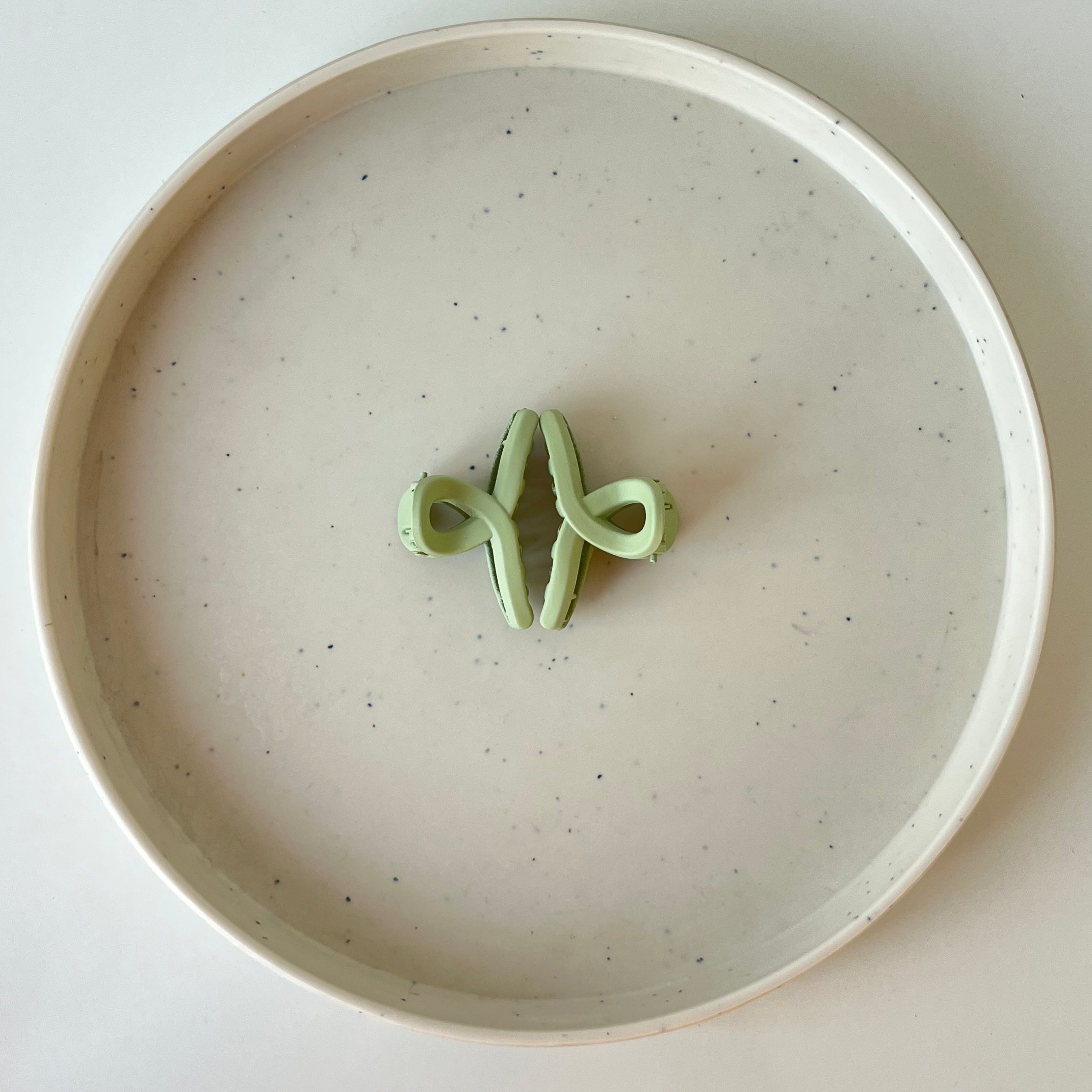 Matte Twist – Small Hair Claw