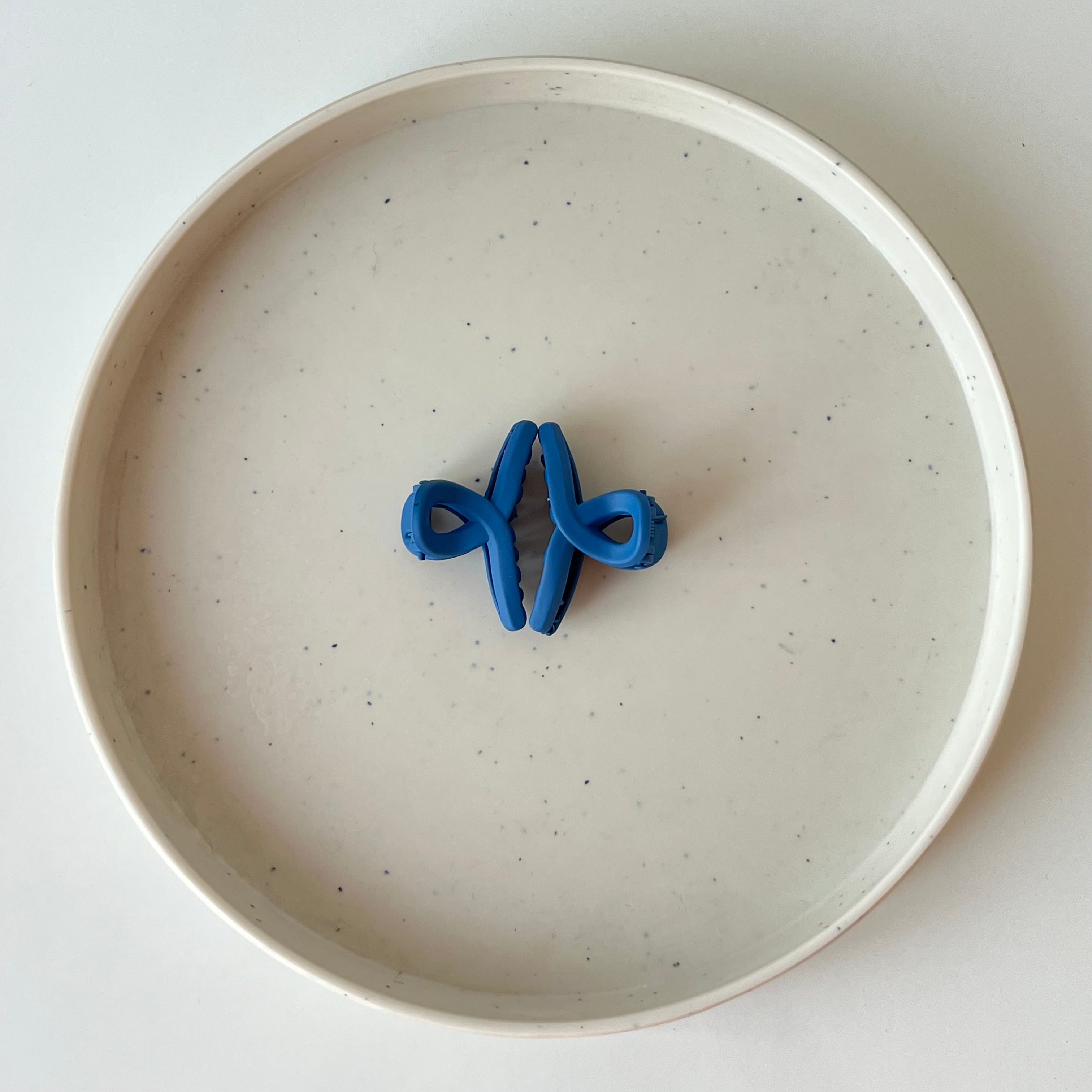 Matte Twist – Small Hair Claw