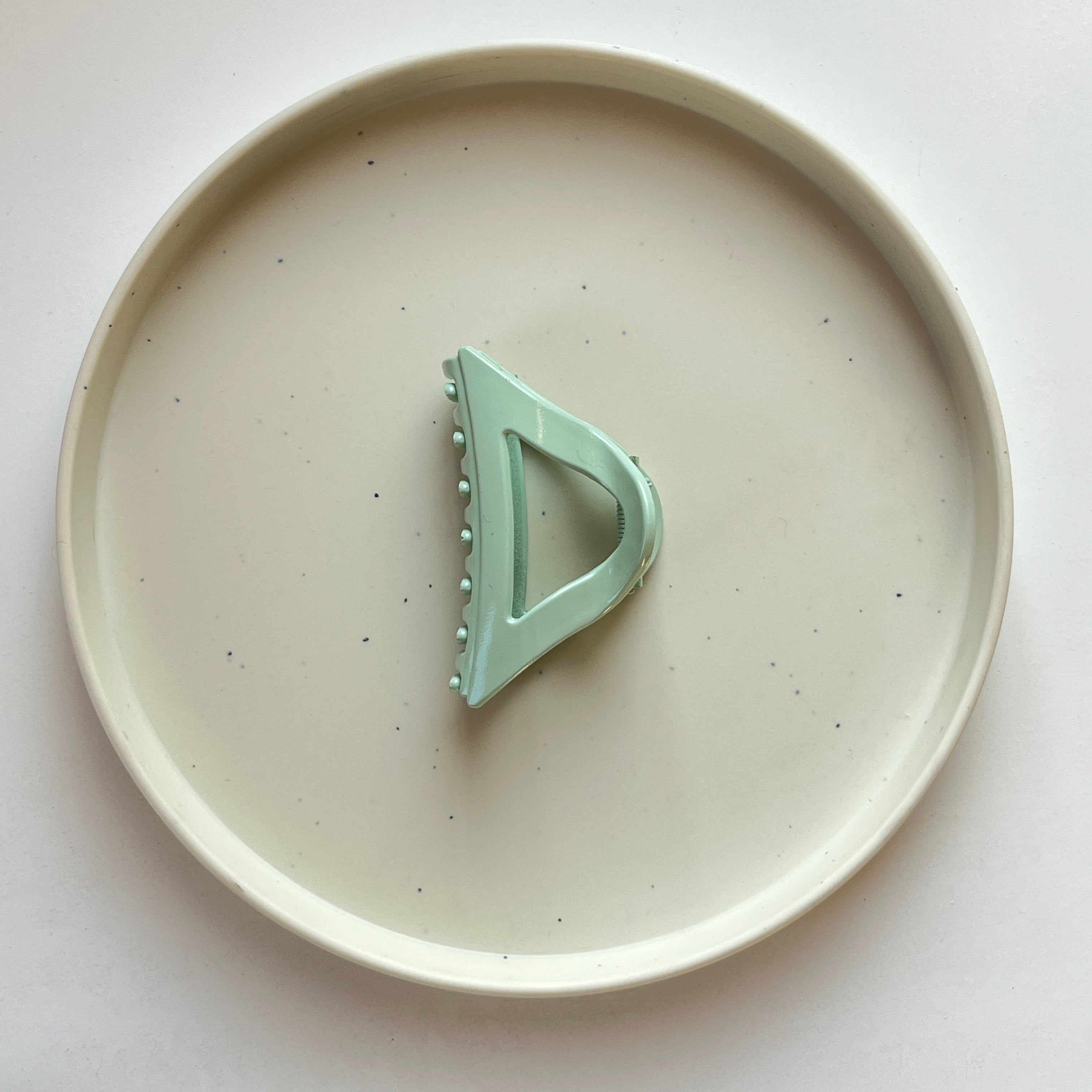 Triangle Grip Medium Hair Claw