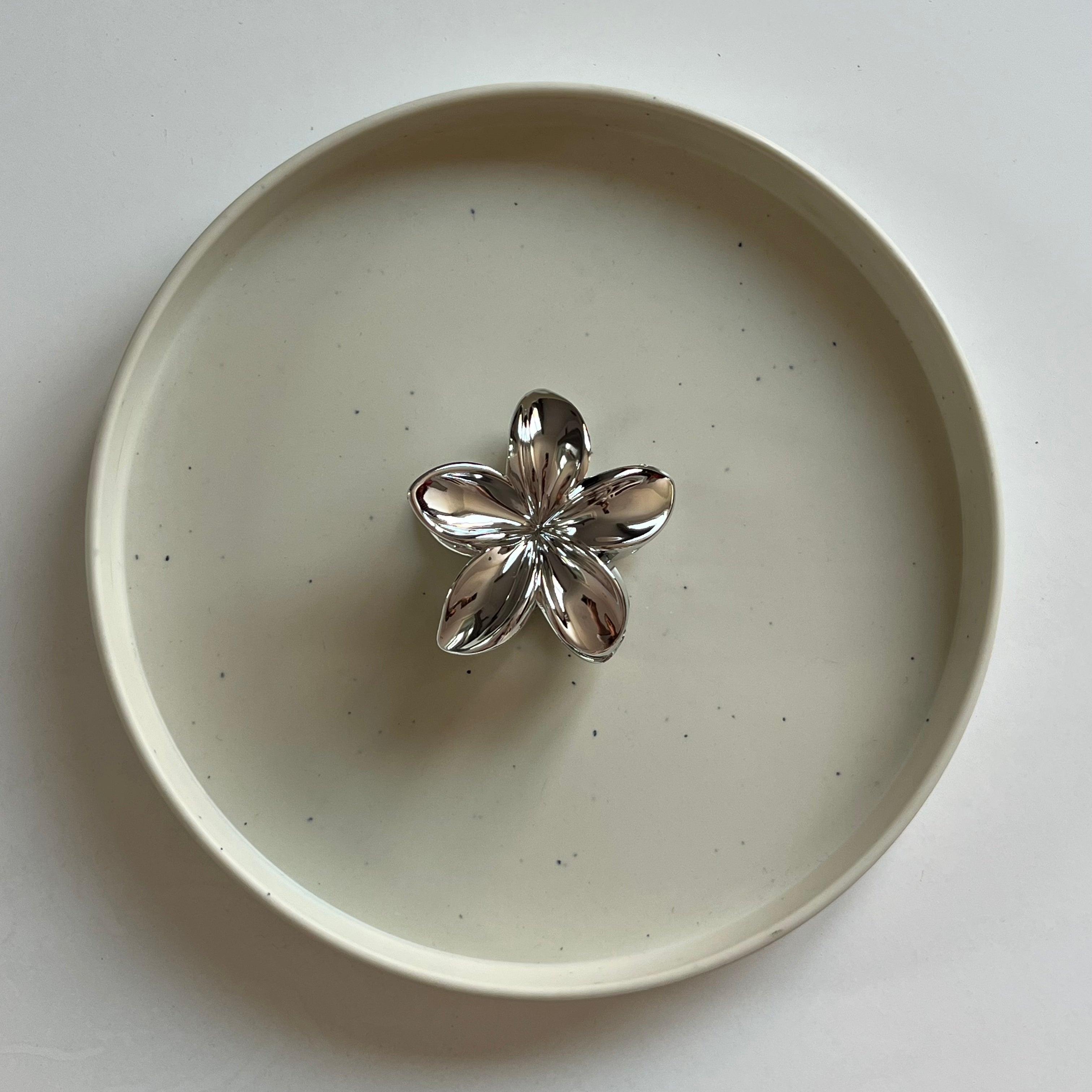 Chrome Bloom Medium Hair Claw