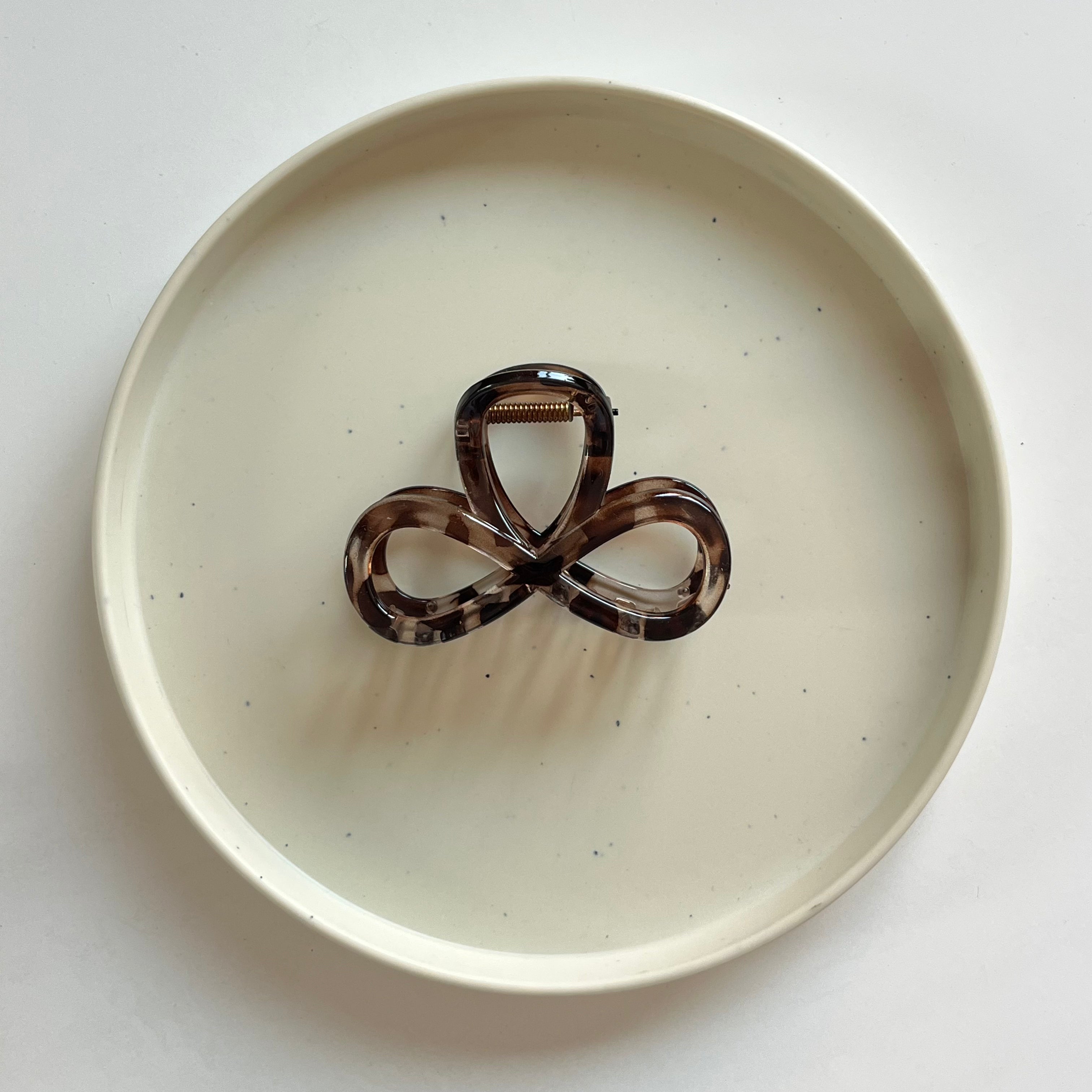 Infinity Loop Medium Hair Claw