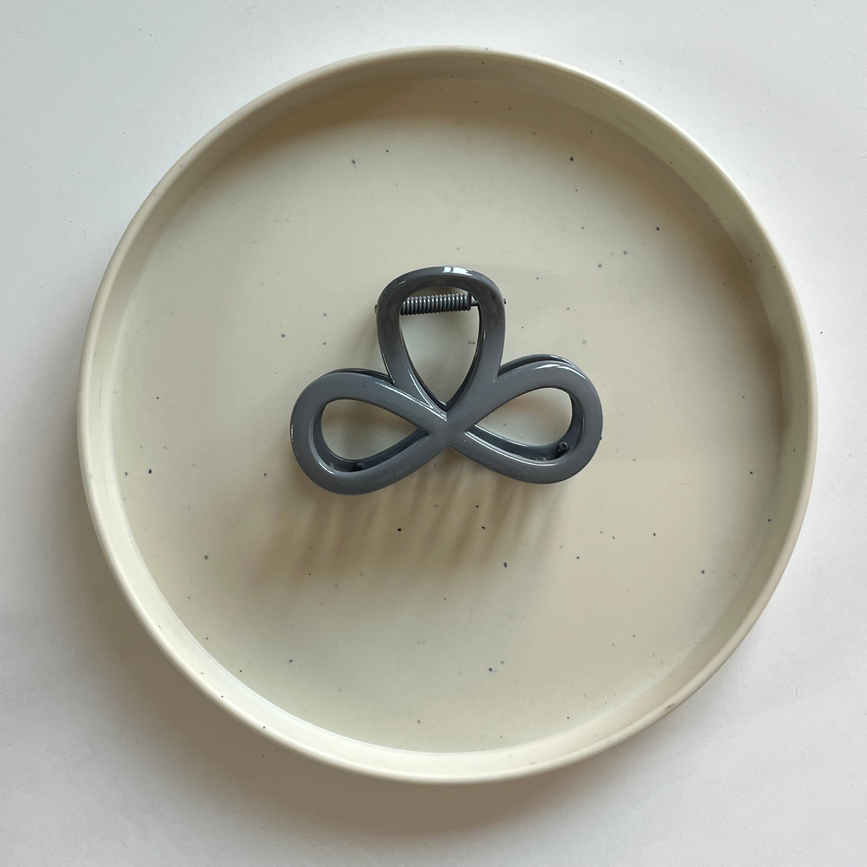 Infinity Loop Medium Hair Claw