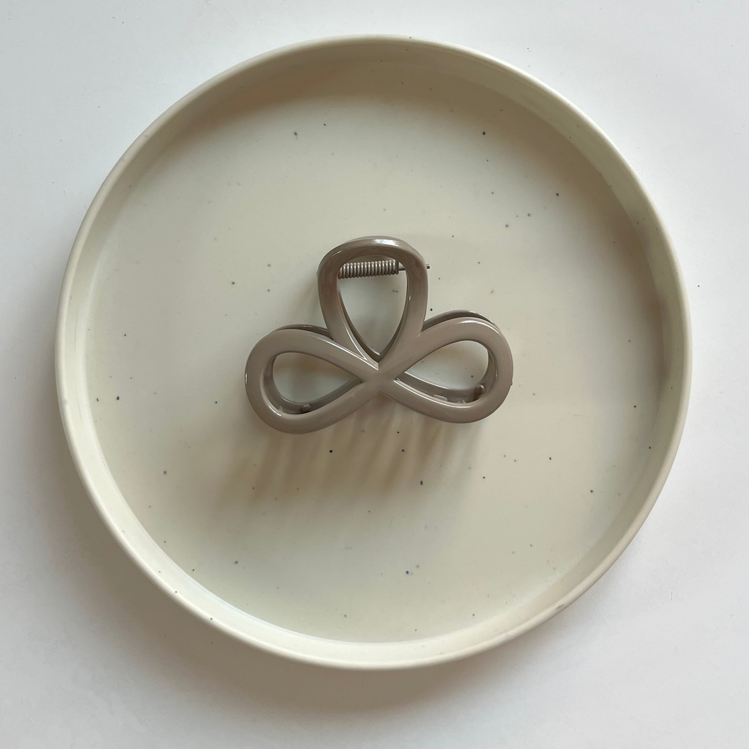 Infinity Loop Medium Hair Claw