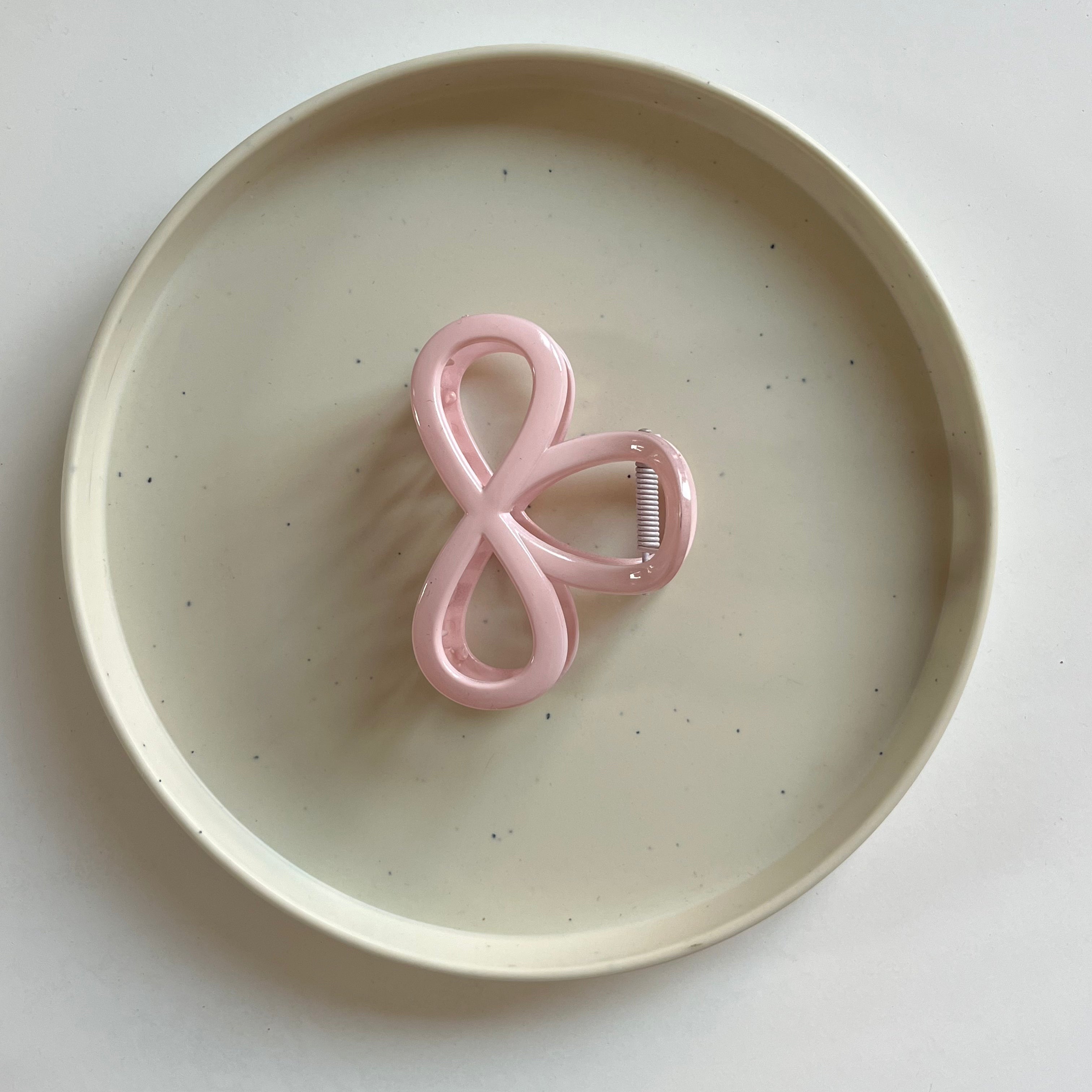 Infinity Loop Medium Hair Claw