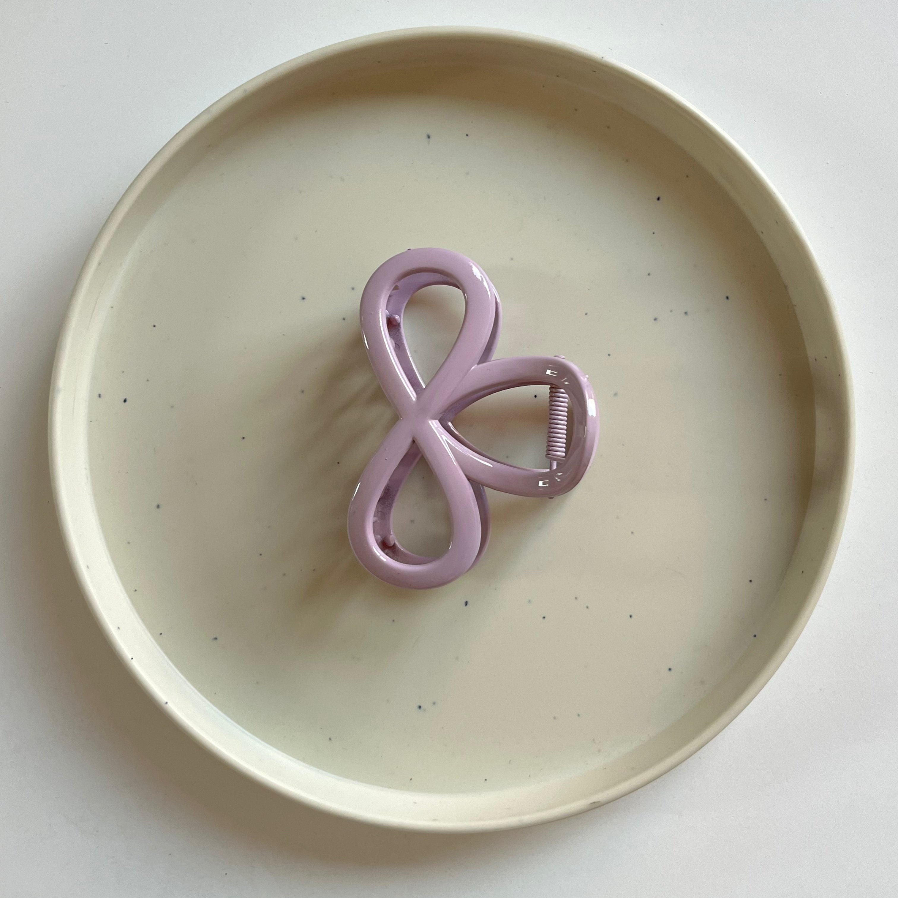 Infinity Loop Medium Hair Claw