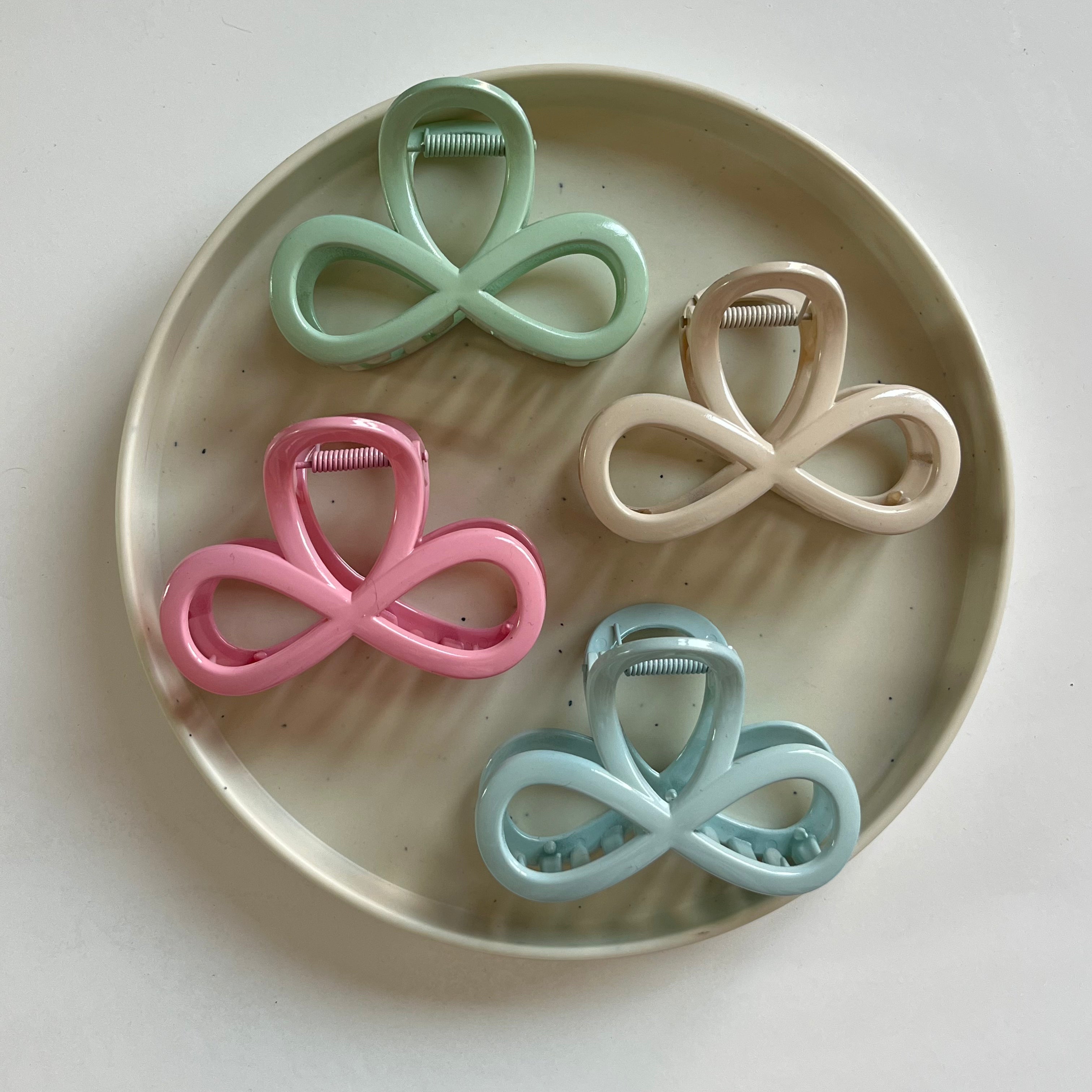 Infinity Loop Large Hair Claw