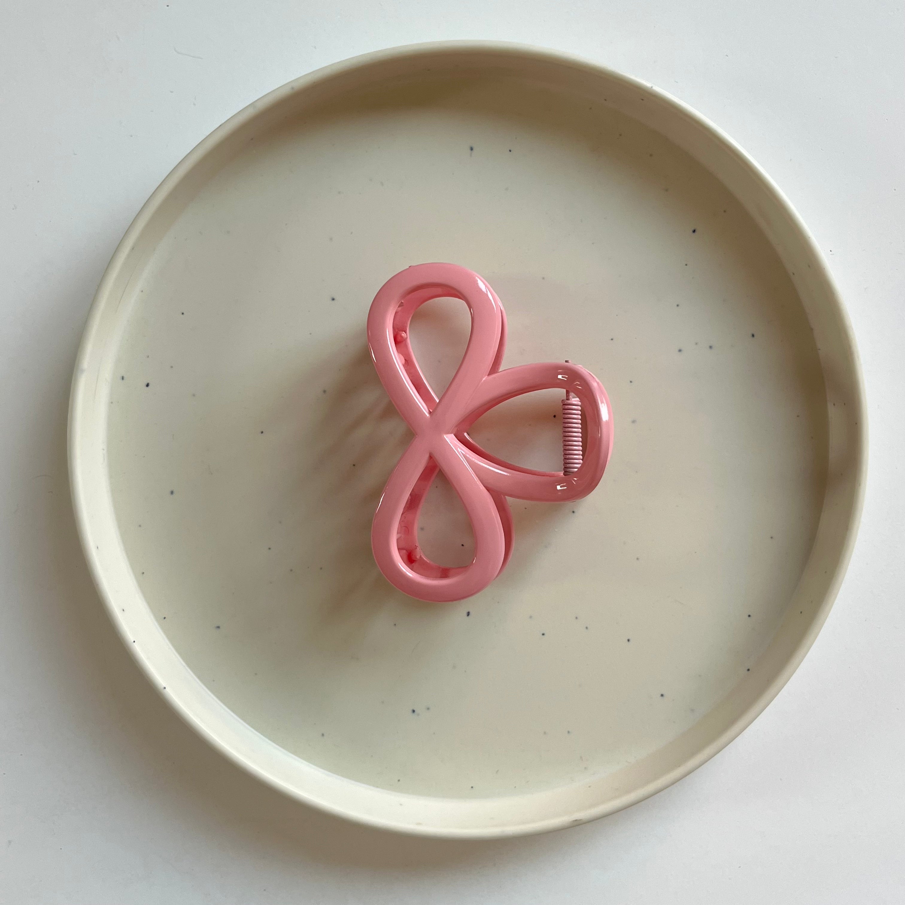 Infinity Loop Medium Hair Claw