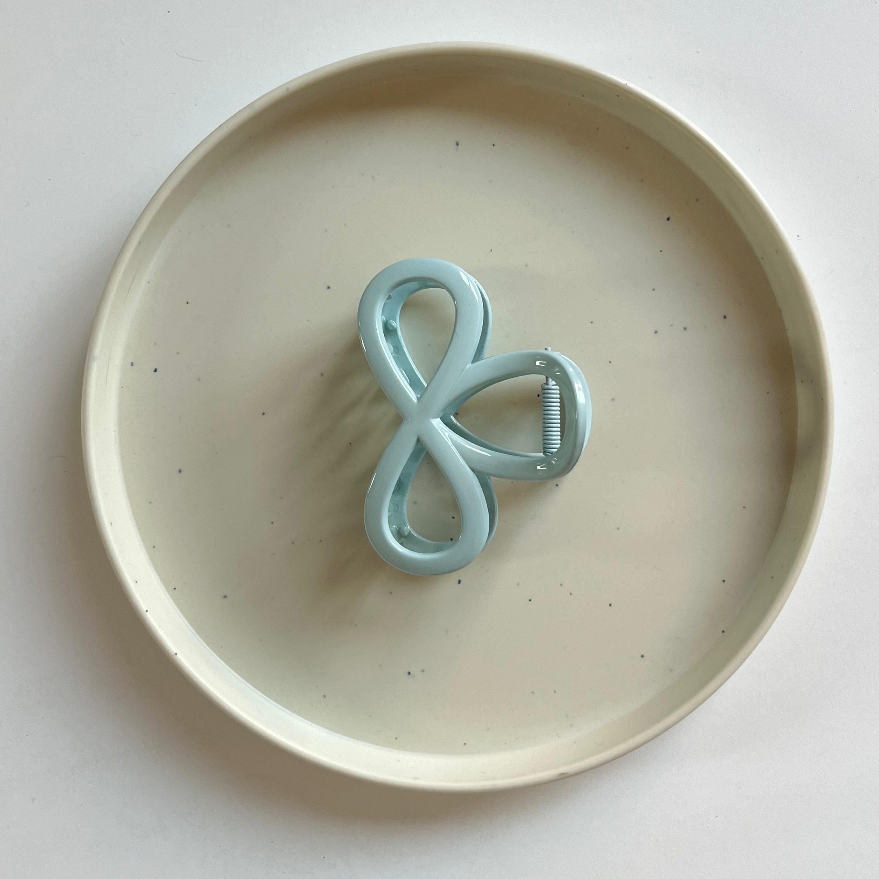 Infinity Loop Medium Hair Claw