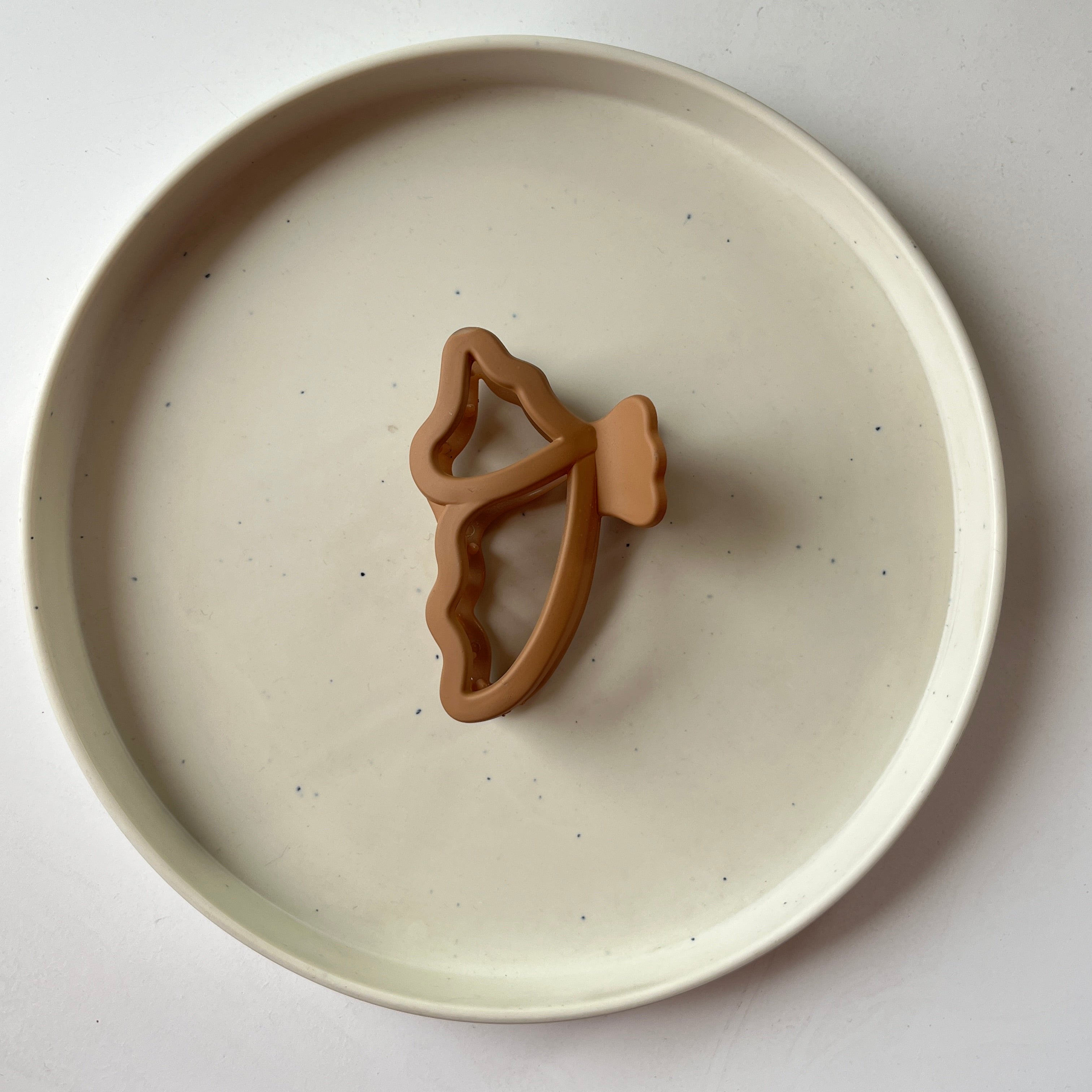 Soft Curve Bow Hair Claw