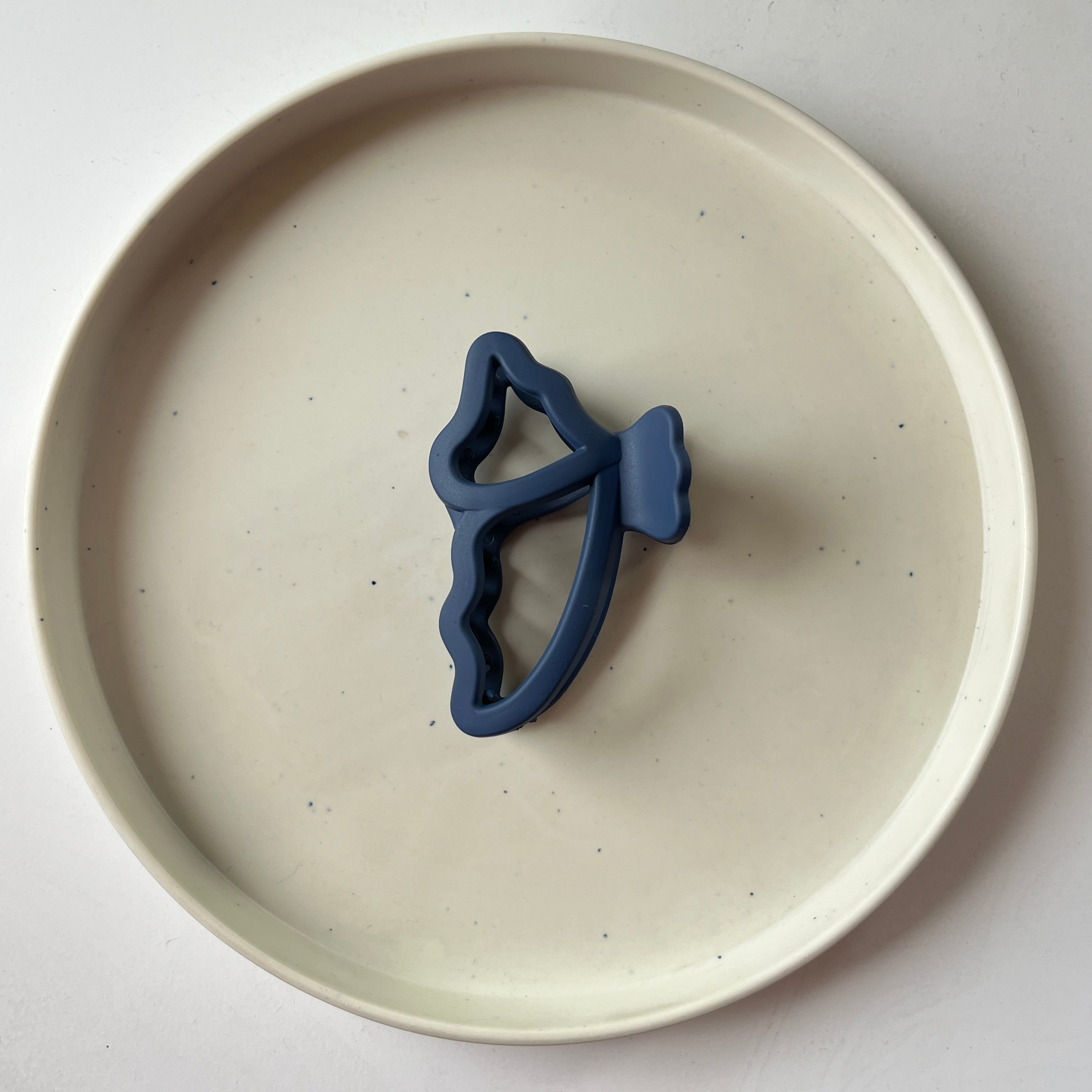 Soft Curve Bow Hair Claw