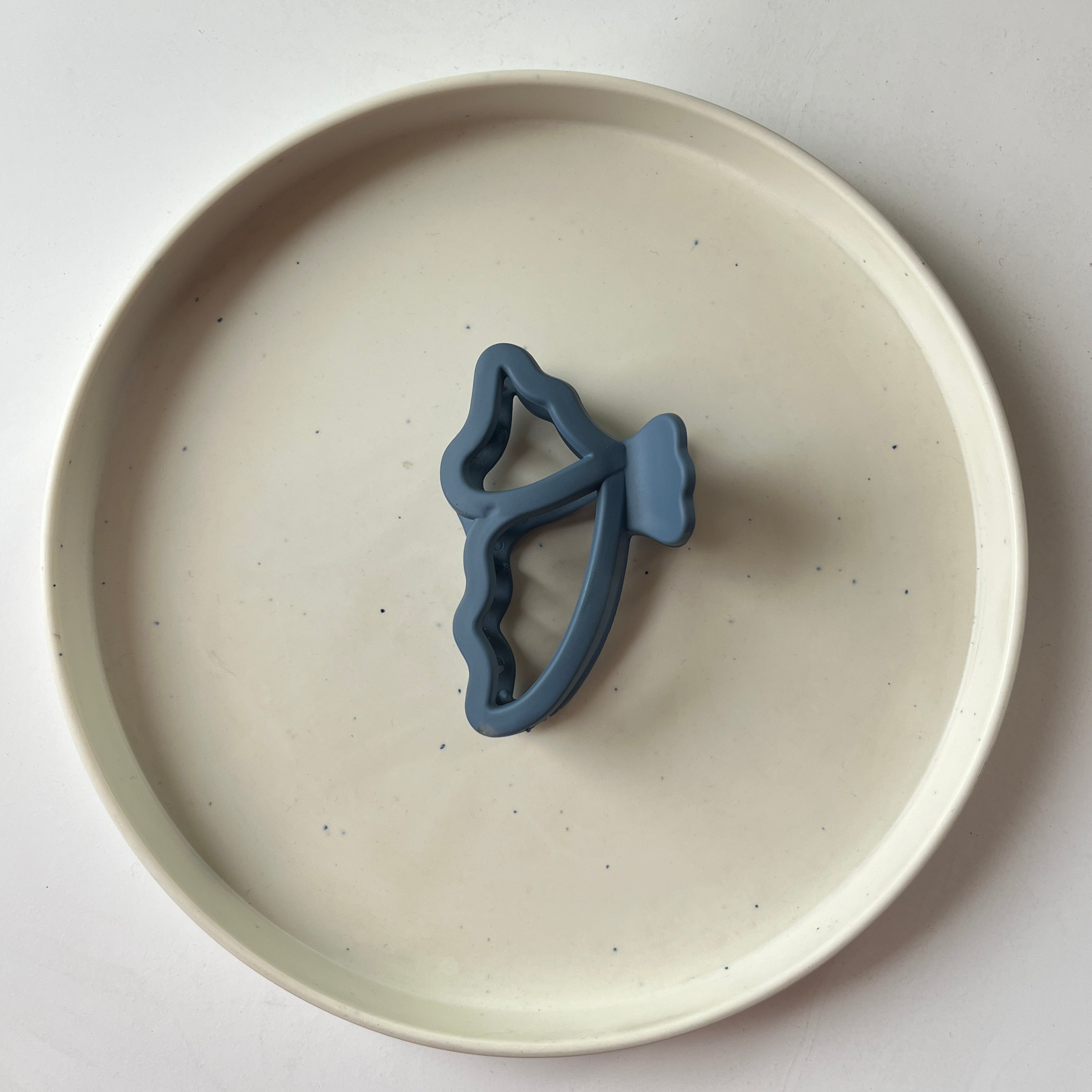 Soft Curve Bow Hair Claw