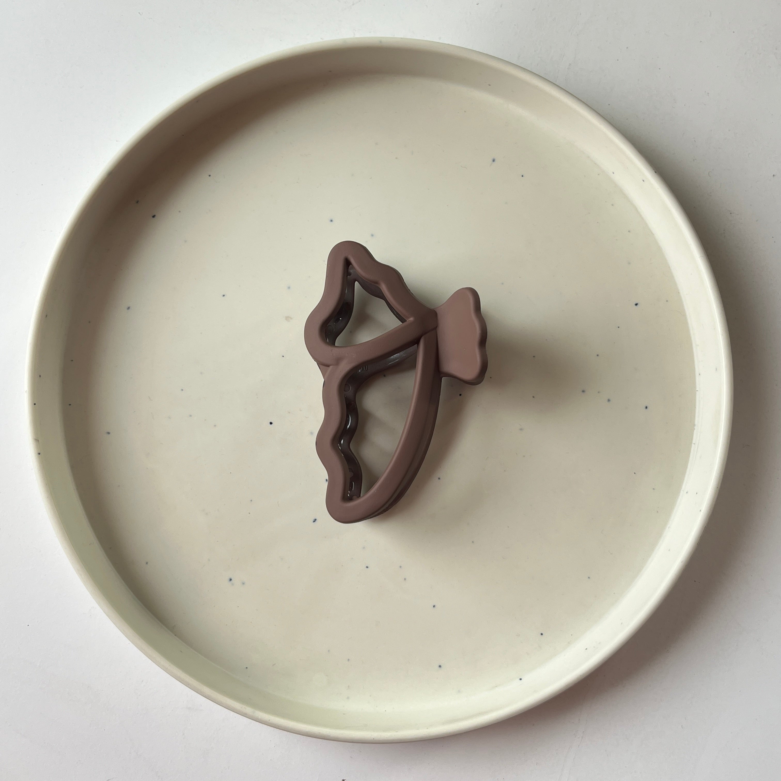 Soft Curve Bow Hair Claw