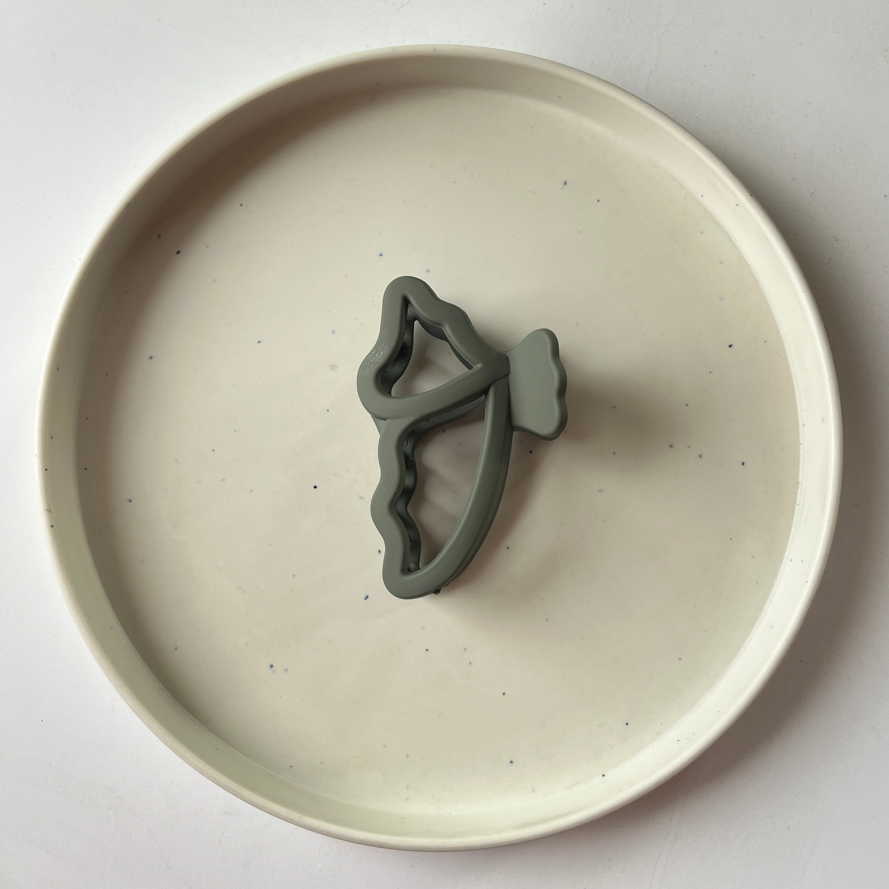 Soft Curve Bow Hair Claw