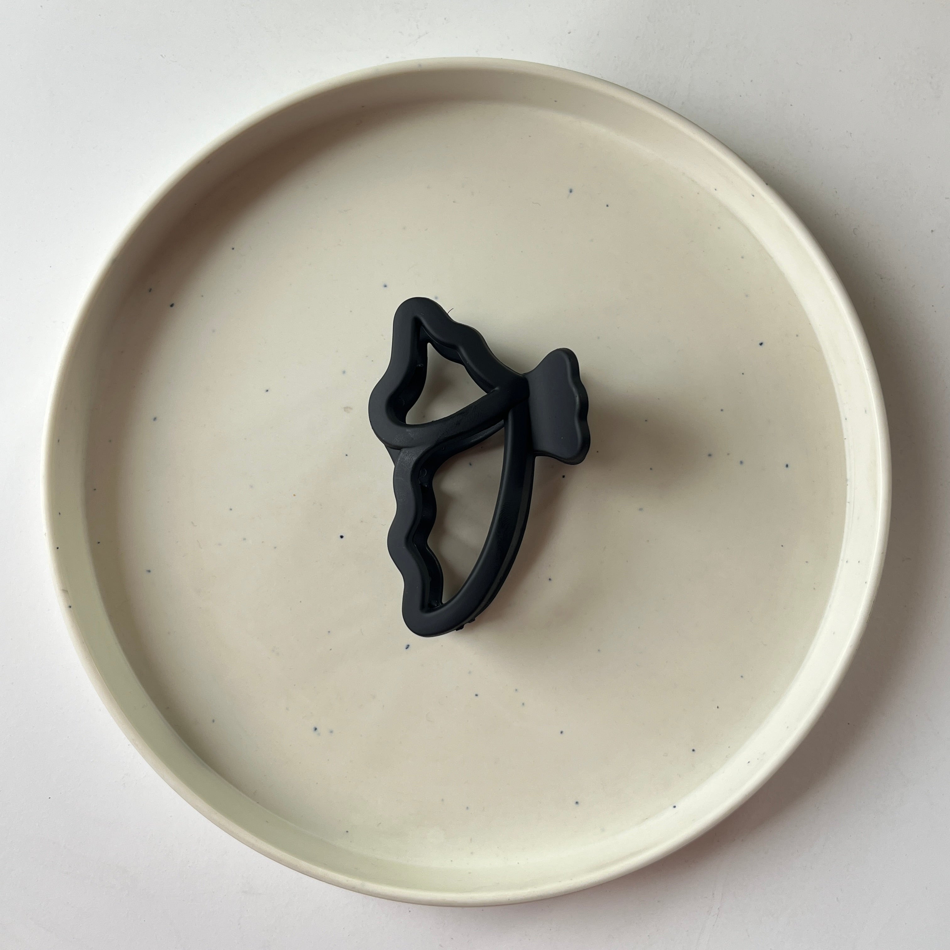 Soft Curve Bow Hair Claw