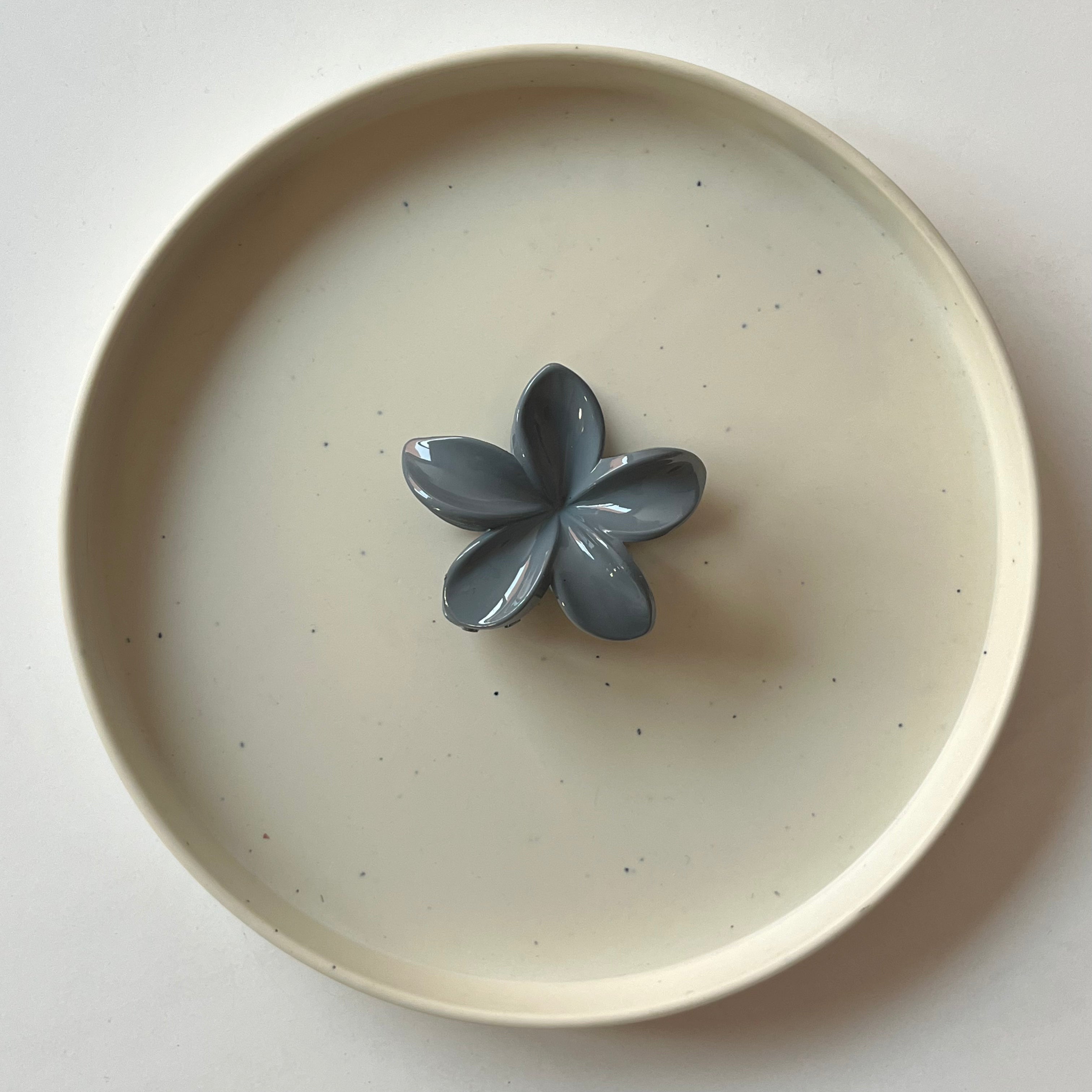 Gloss Bloom Medium Hair Claw