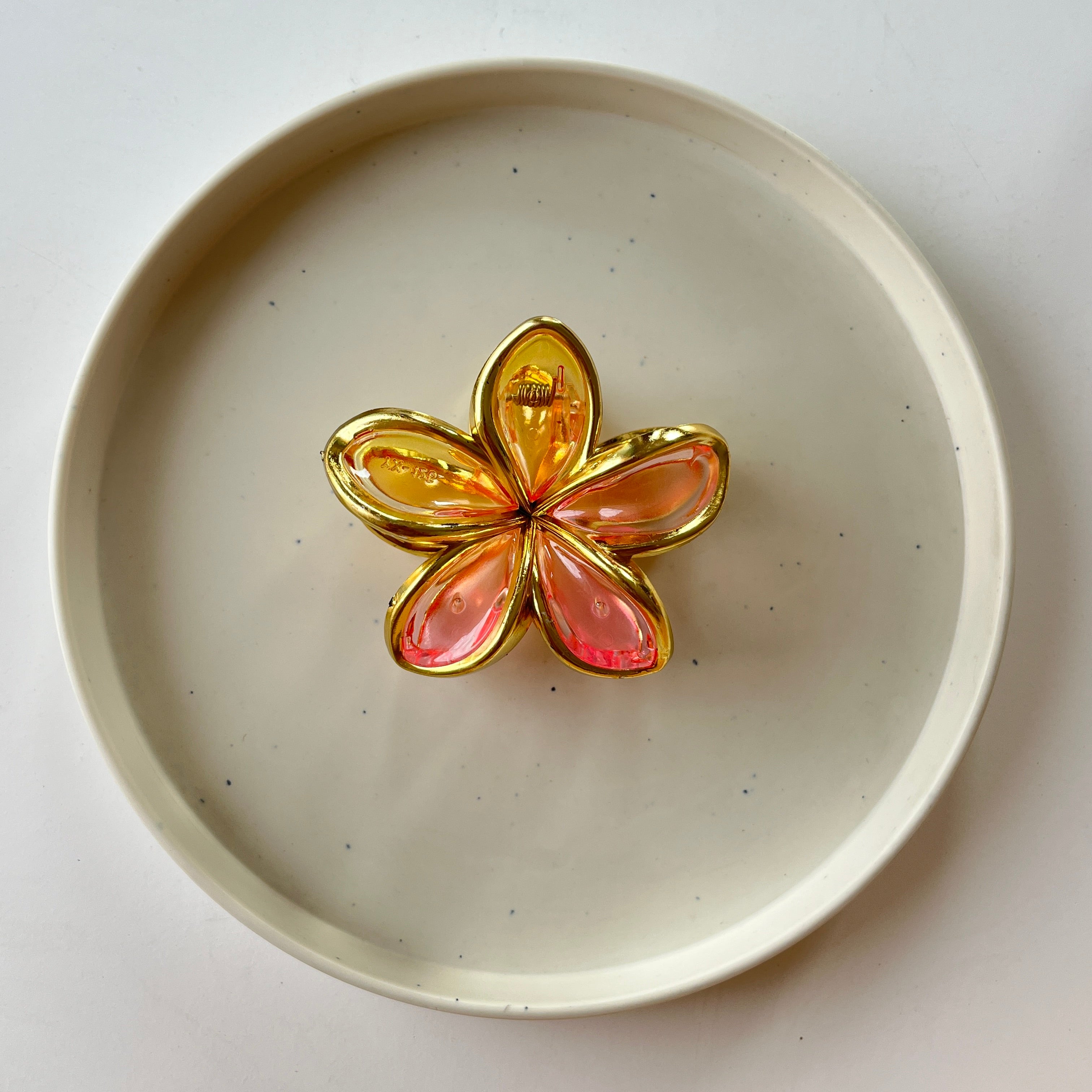 Gold Rim Petal Hair Claw