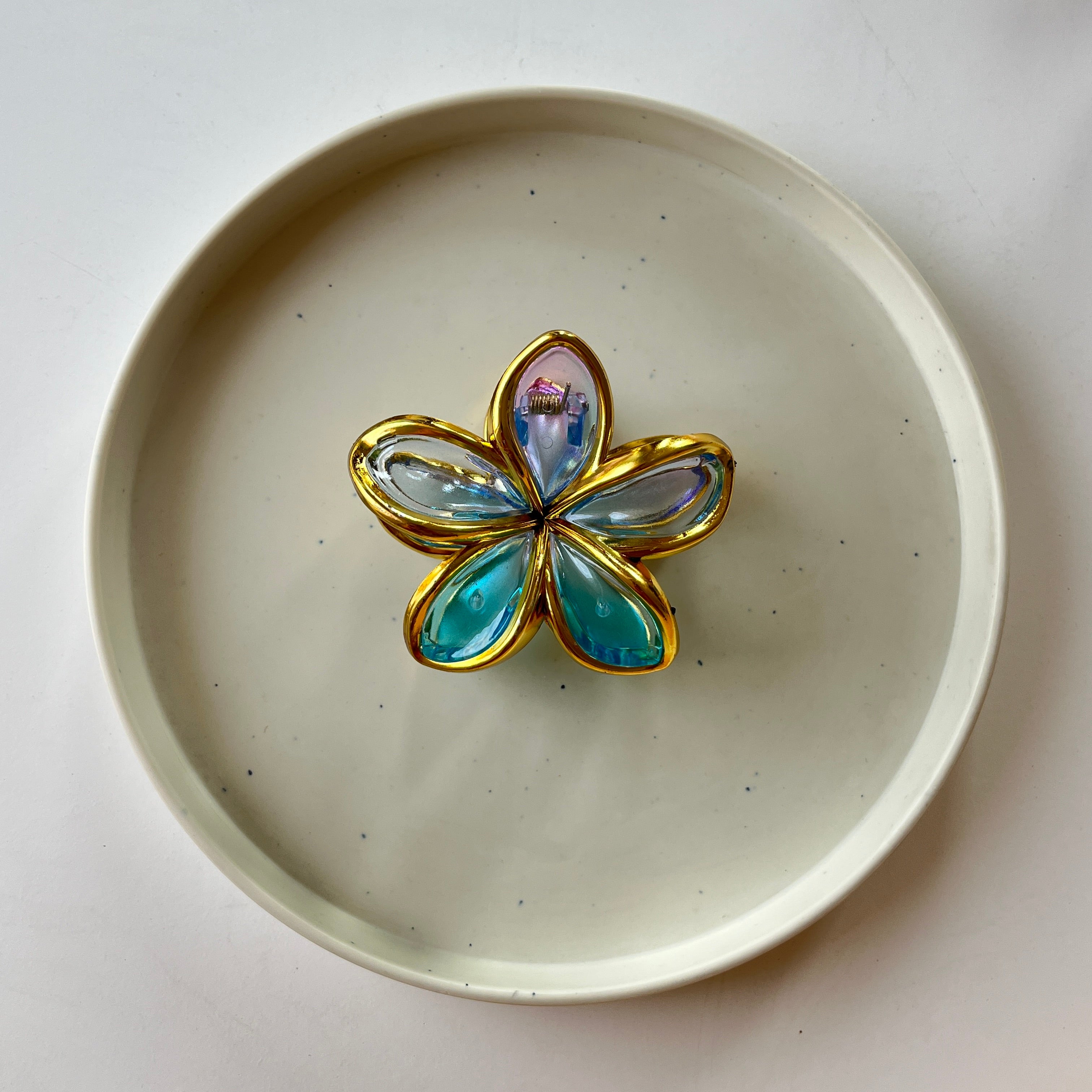 Gold Rim Petal Hair Claw