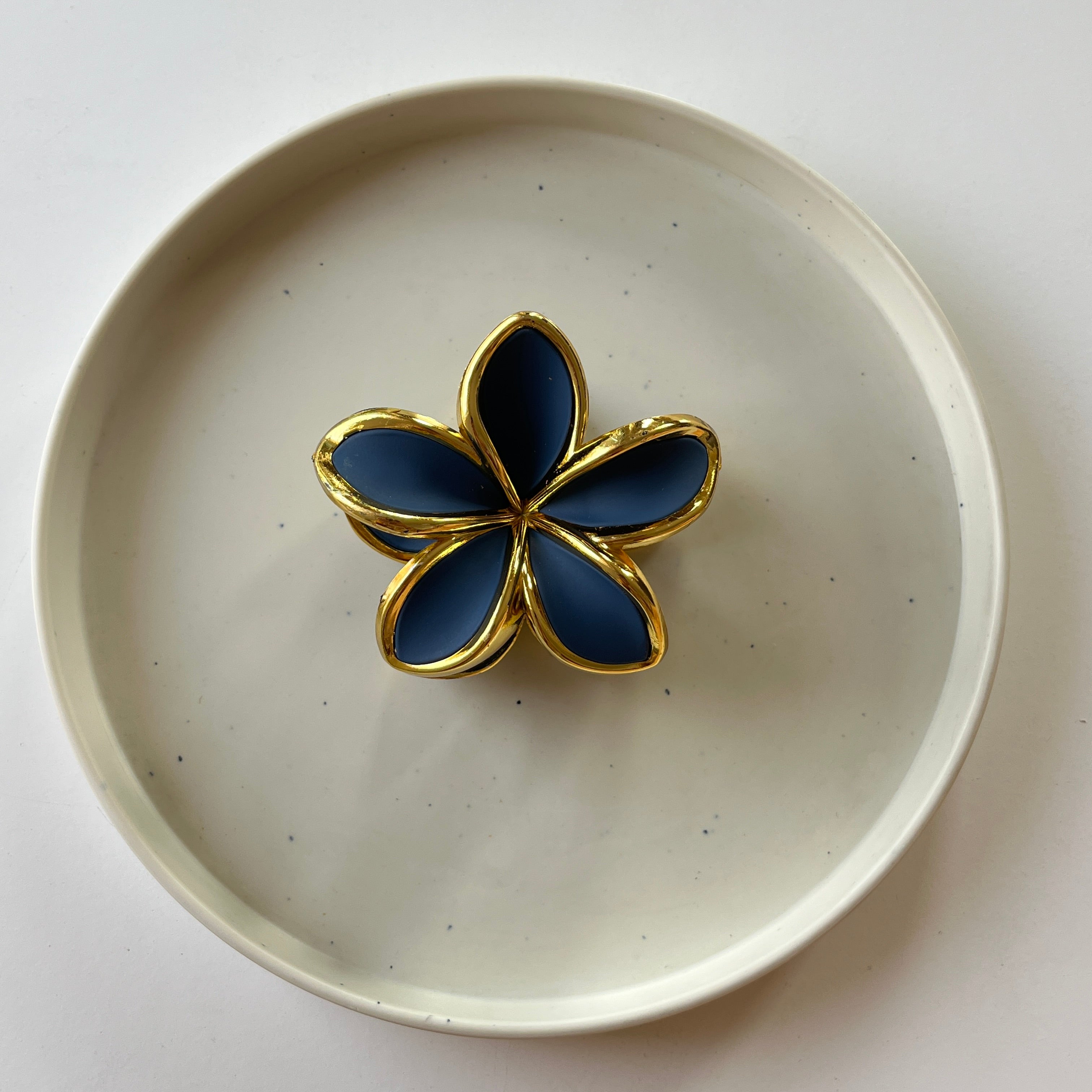 Gold Outline Bloom Hair Claw