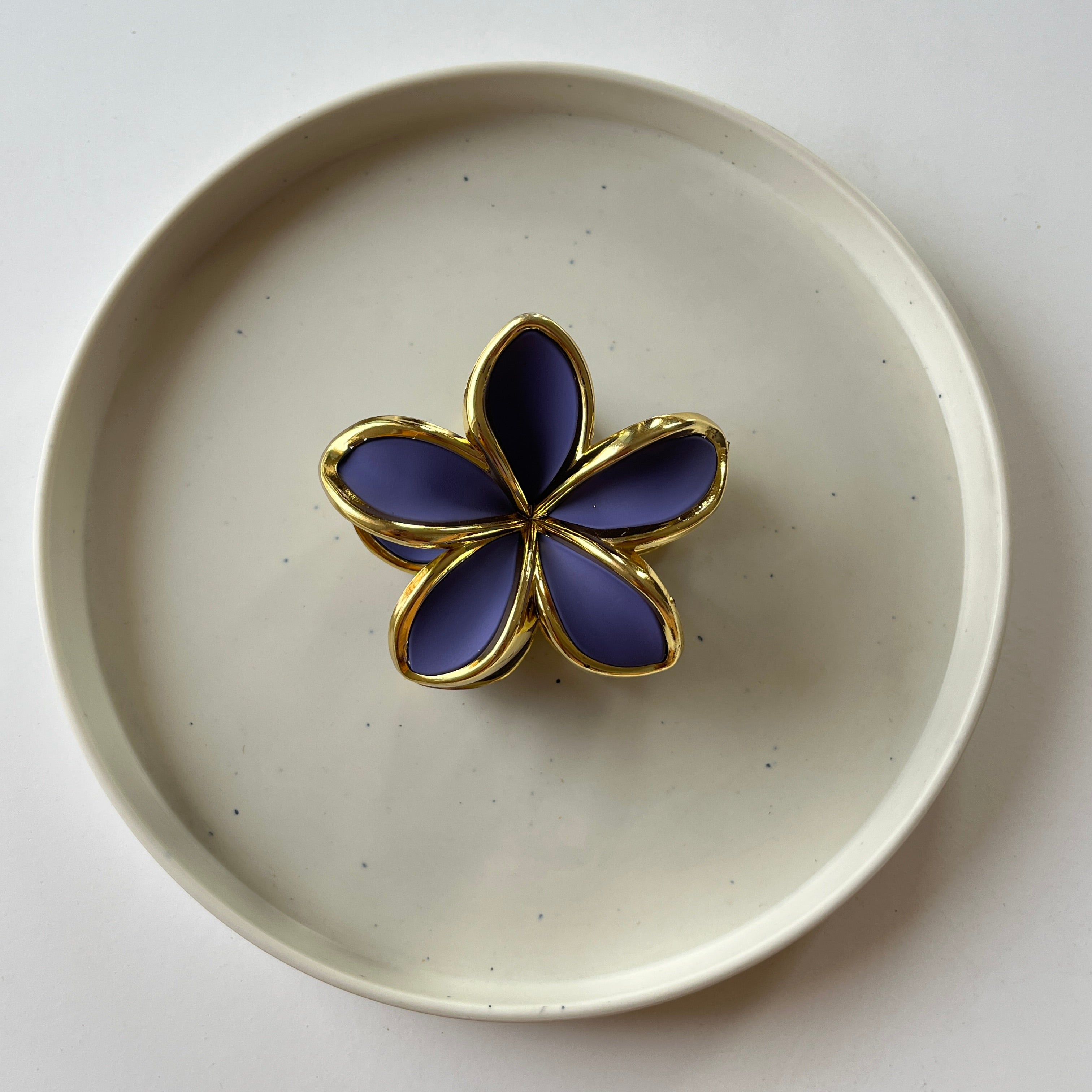 Gold Outline Bloom Hair Claw