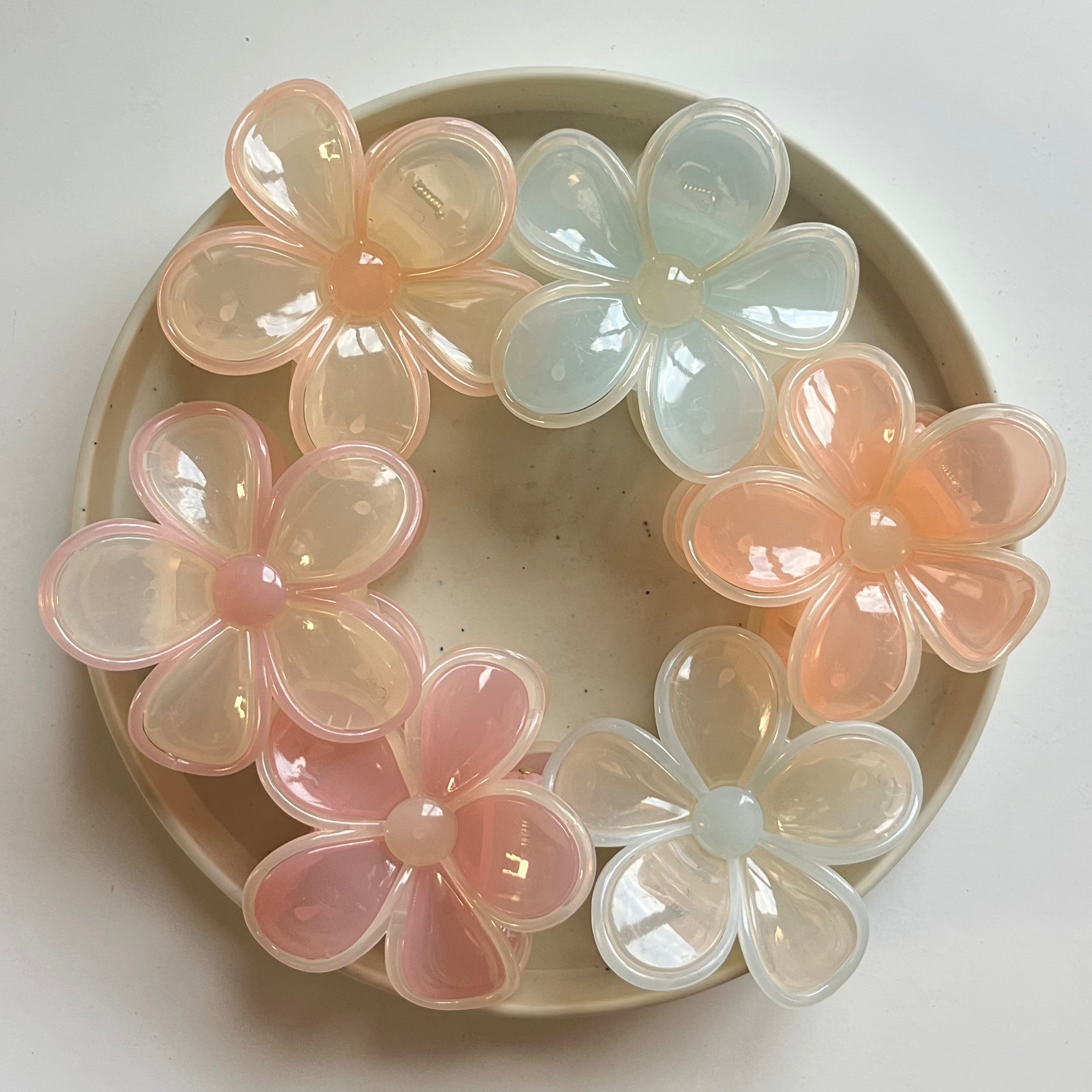 Pearl Sheen Bloom Hair Claw Set of 6 Pcs