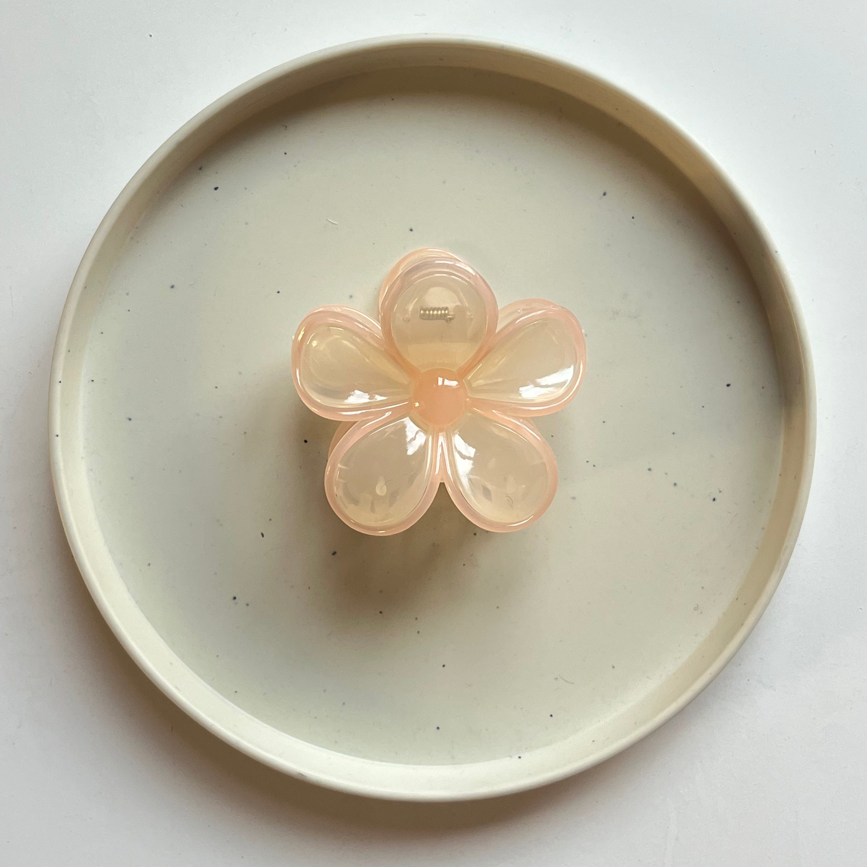 Pearl Sheen Bloom Hair Claw