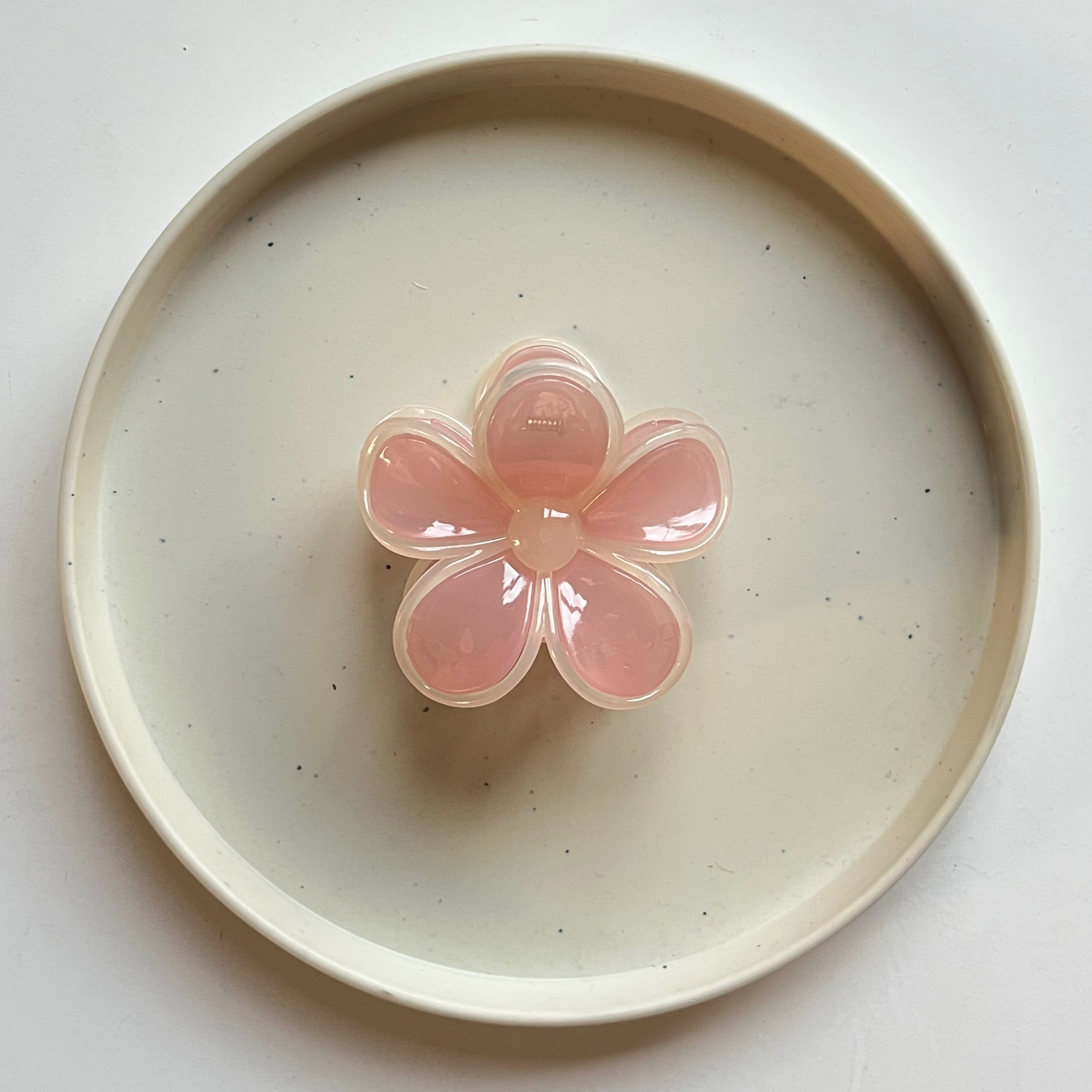 Pearl Sheen Bloom Hair Claw