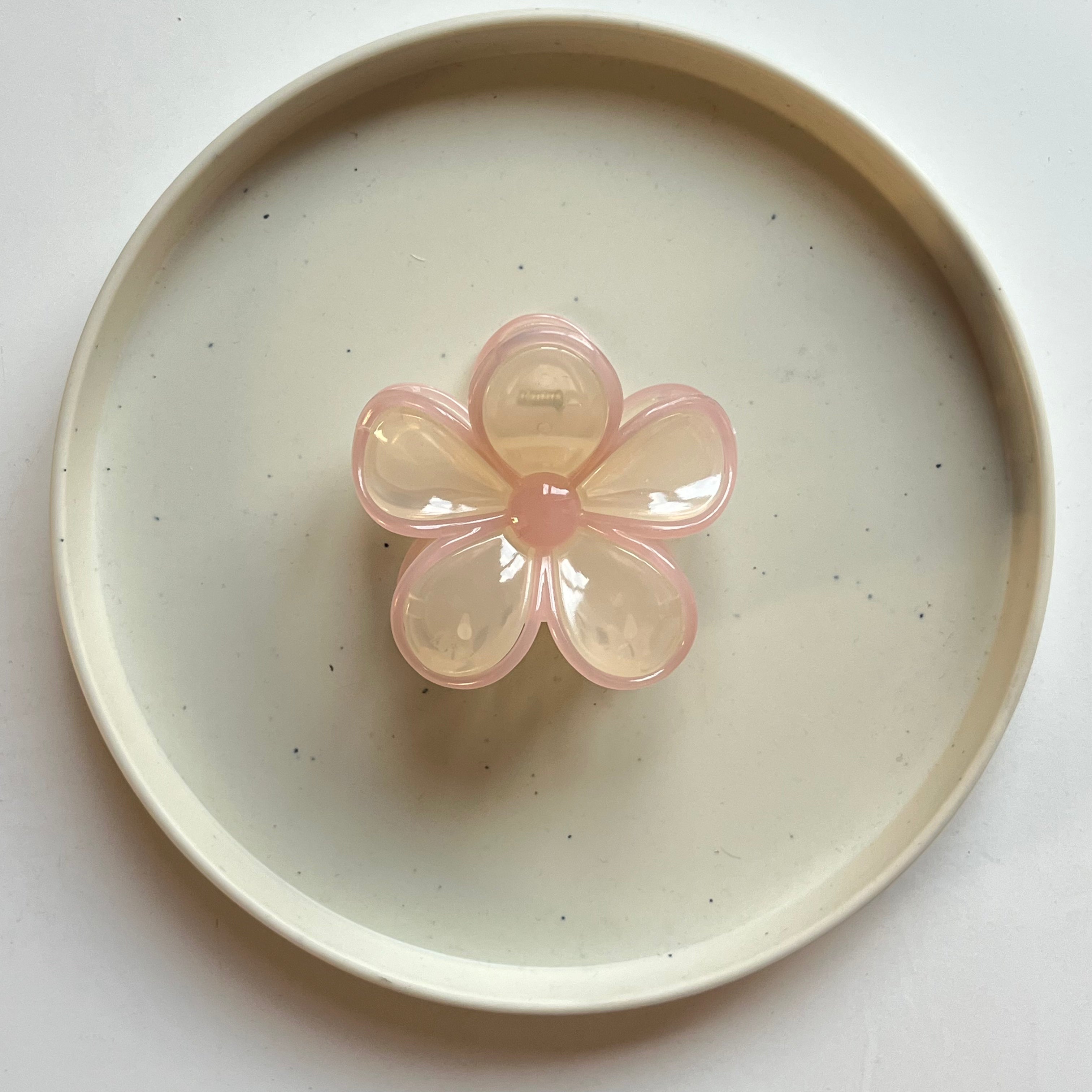 Pearl Sheen Bloom Hair Claw