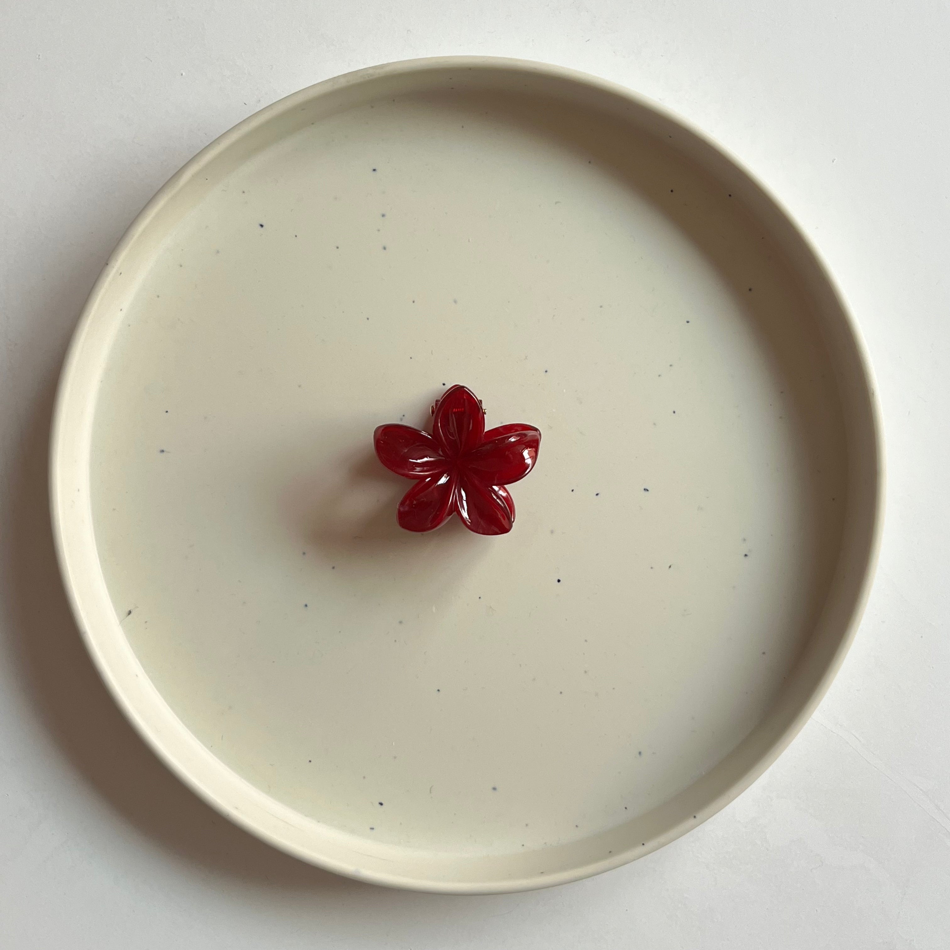 Pearl Petal Small Hair Claw