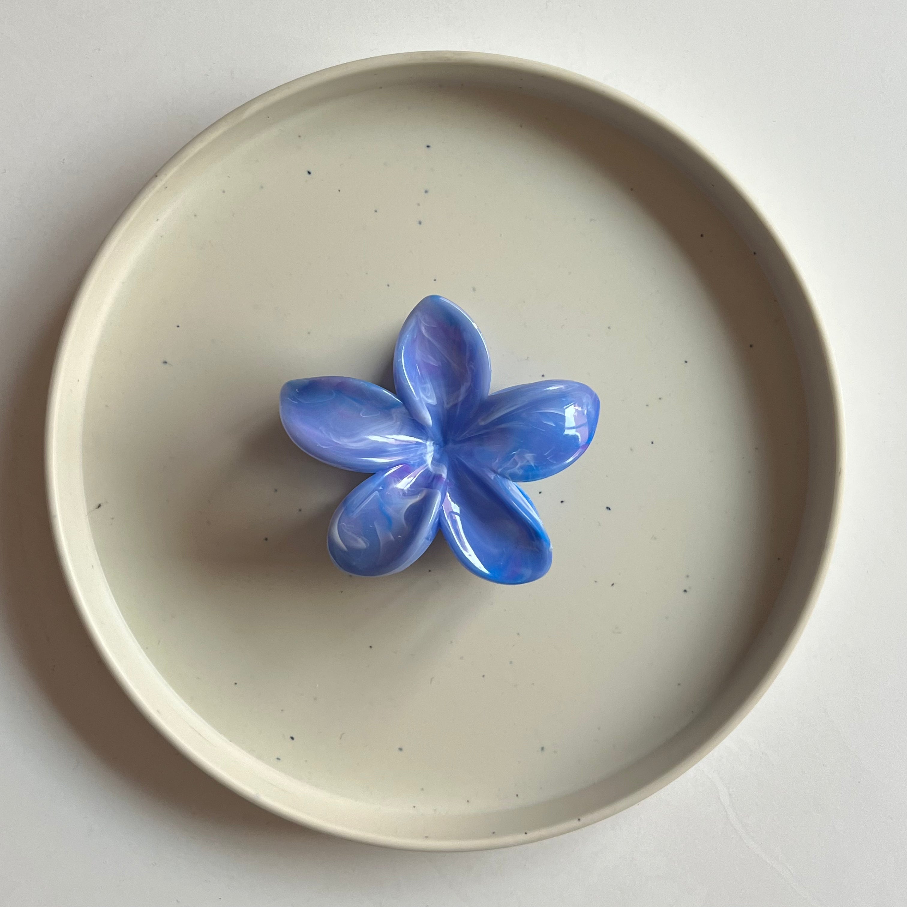 Pearl Petal Large Hair Claw