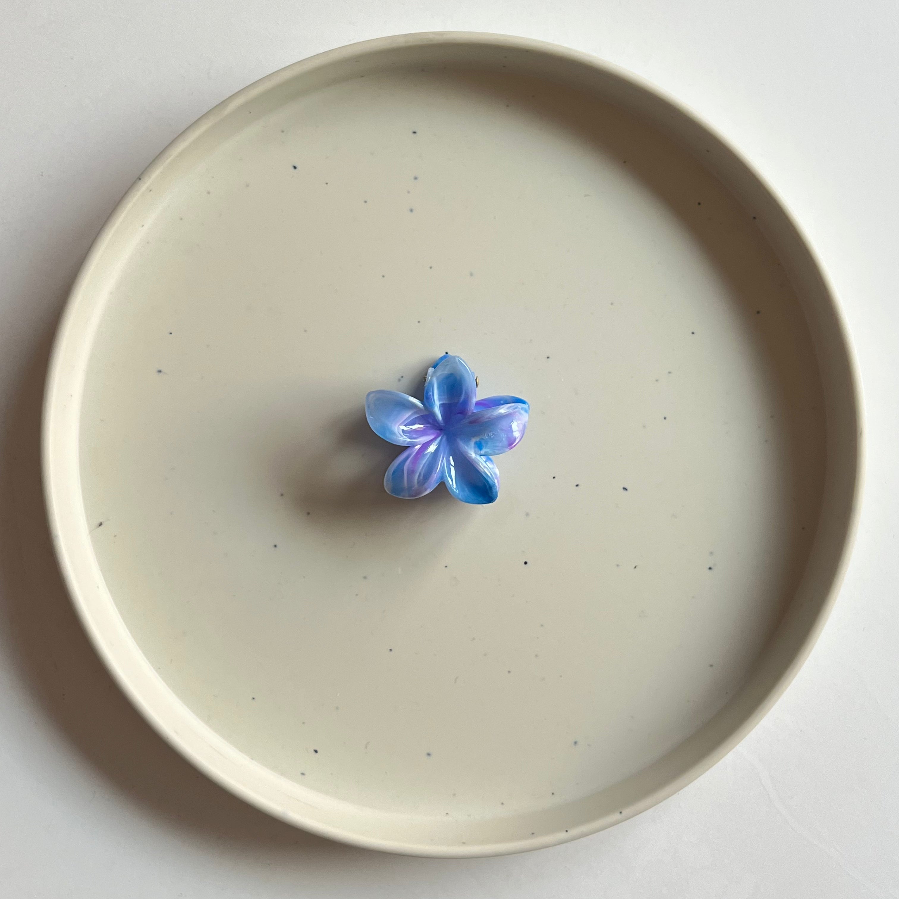 Pearl Petal Small Hair Claw